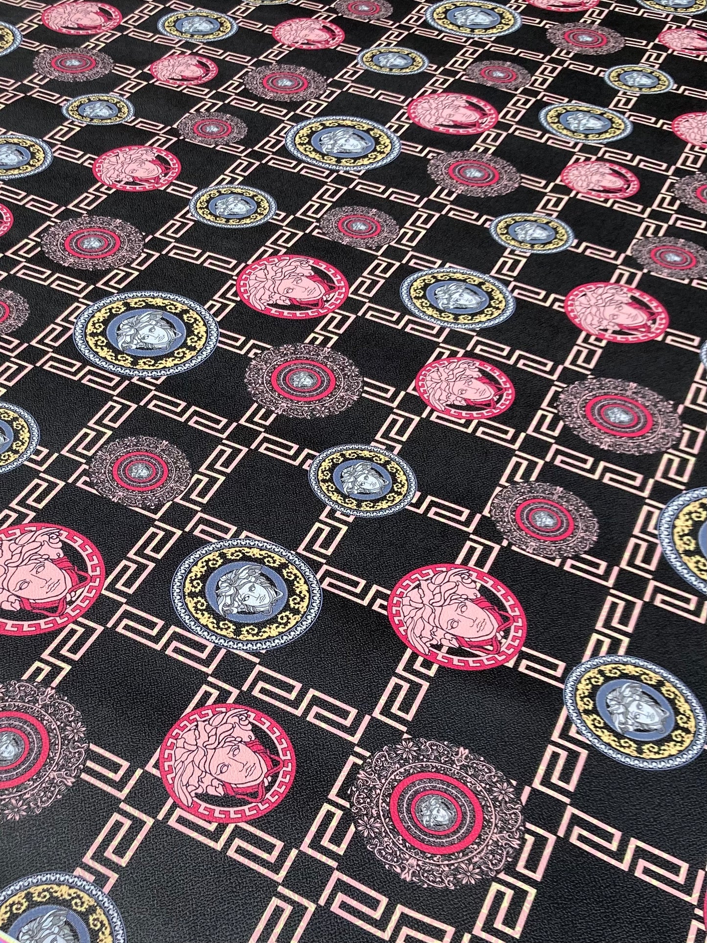 Tissu en vinyle Versace fait main personnalisé pour baskets DIY