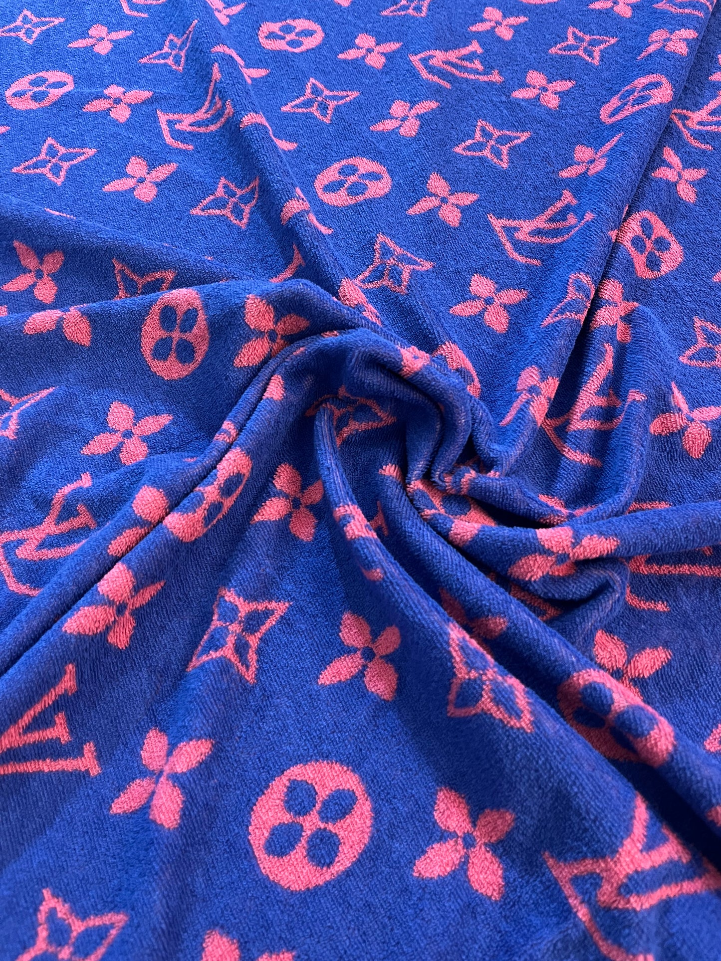 Tissu serviette de plage Louis Vuitton bleu vif rose en coton éponge pour couture artisanale