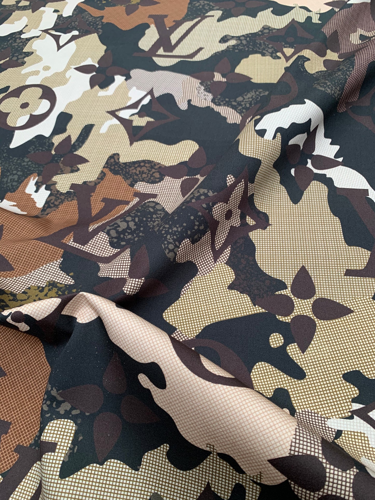 Tissu de chemise en coton à coudre Camouflage LV Quilting pour vêtements personnalisés Fait main DIY