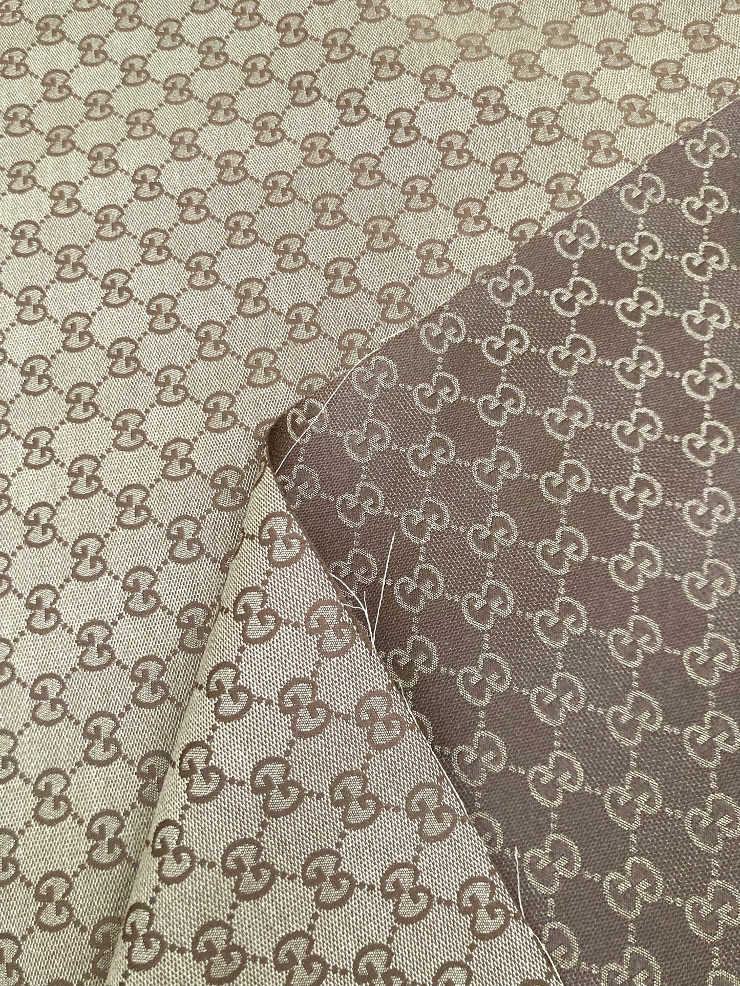 Klassischer brauner GG Gucci Jacquard-Designerstoff für individuelles DIY-Nähen