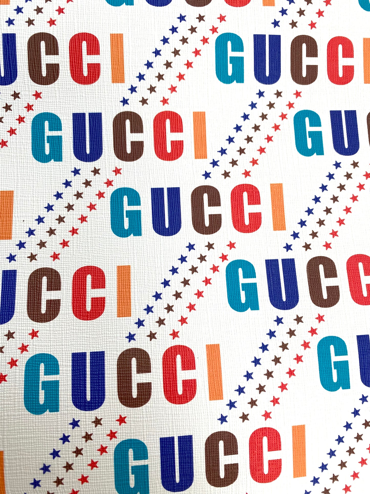 Cadeau de Pâques Gucci coloré en vinyle de créateur pour baskets artisanales personnalisées faites à la main