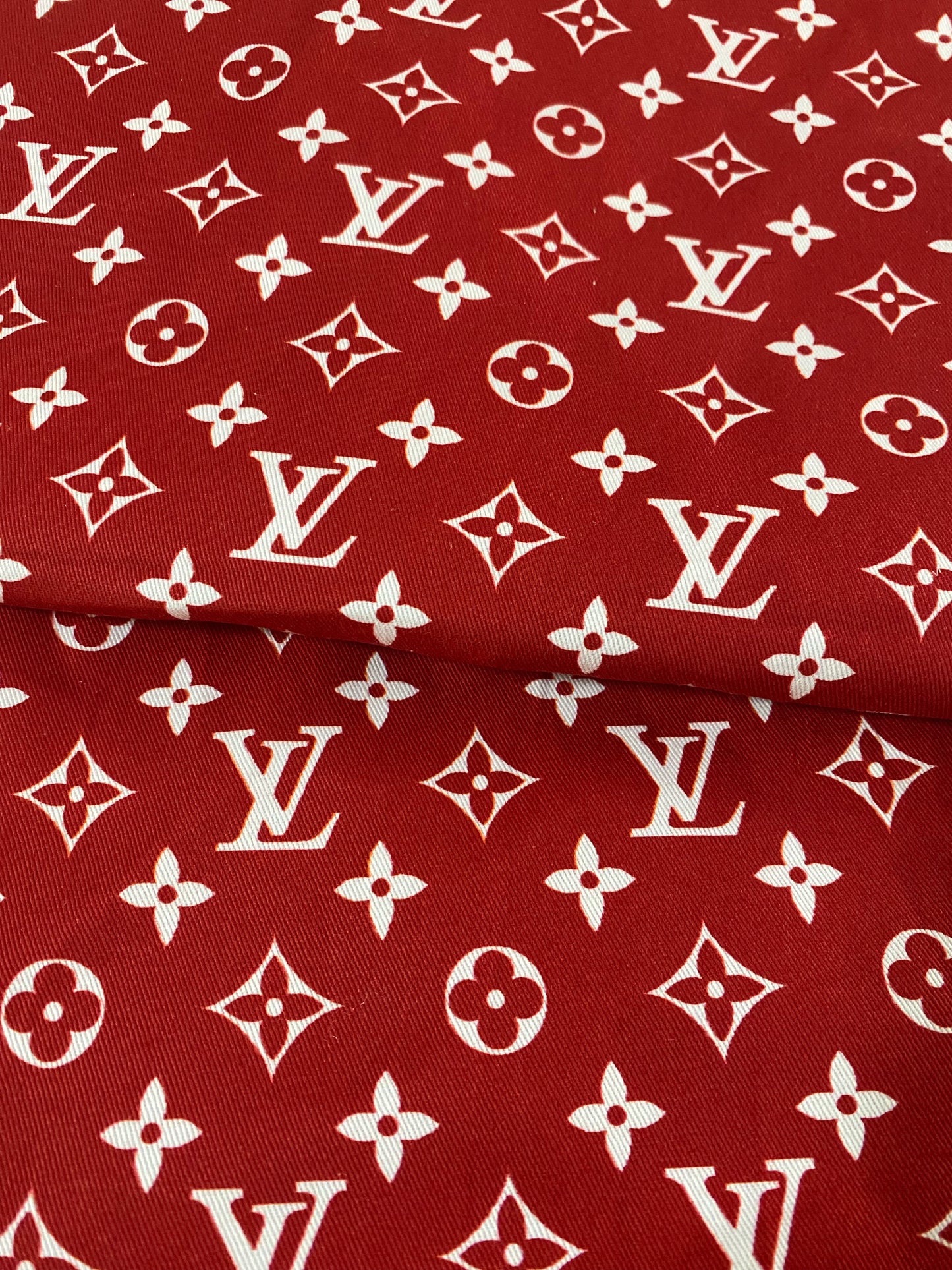 Tissu de chemise de créateur Louis Vuitton Monogram rouge et blanc pour bricolage fait main personnalisé