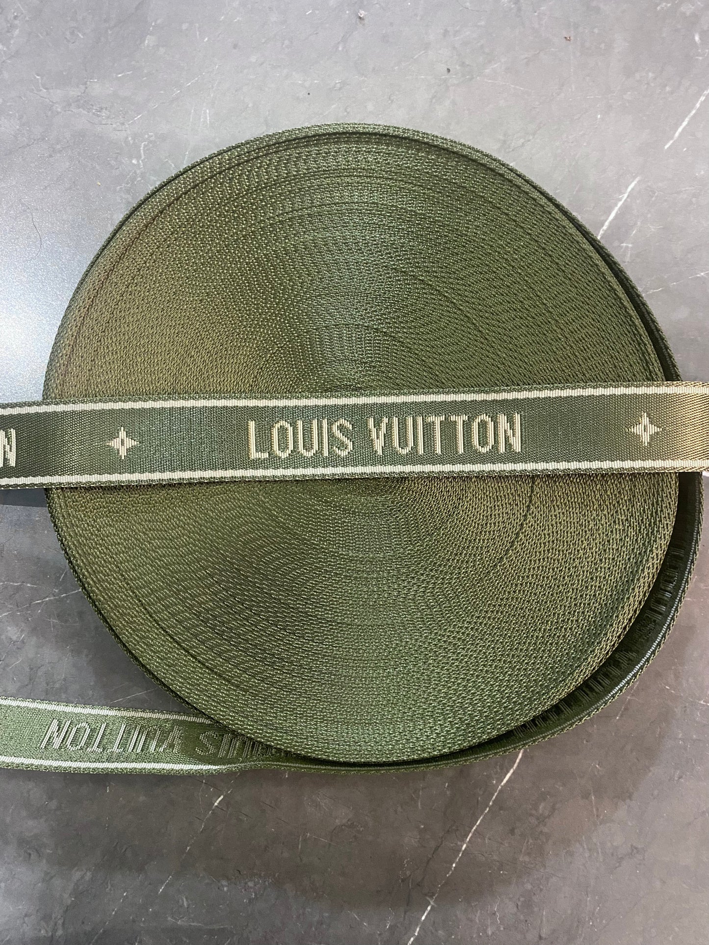 Vintage Olivgrüner Louis Vuitton Taschengurt für handgefertigte Taschenreparatur DIY