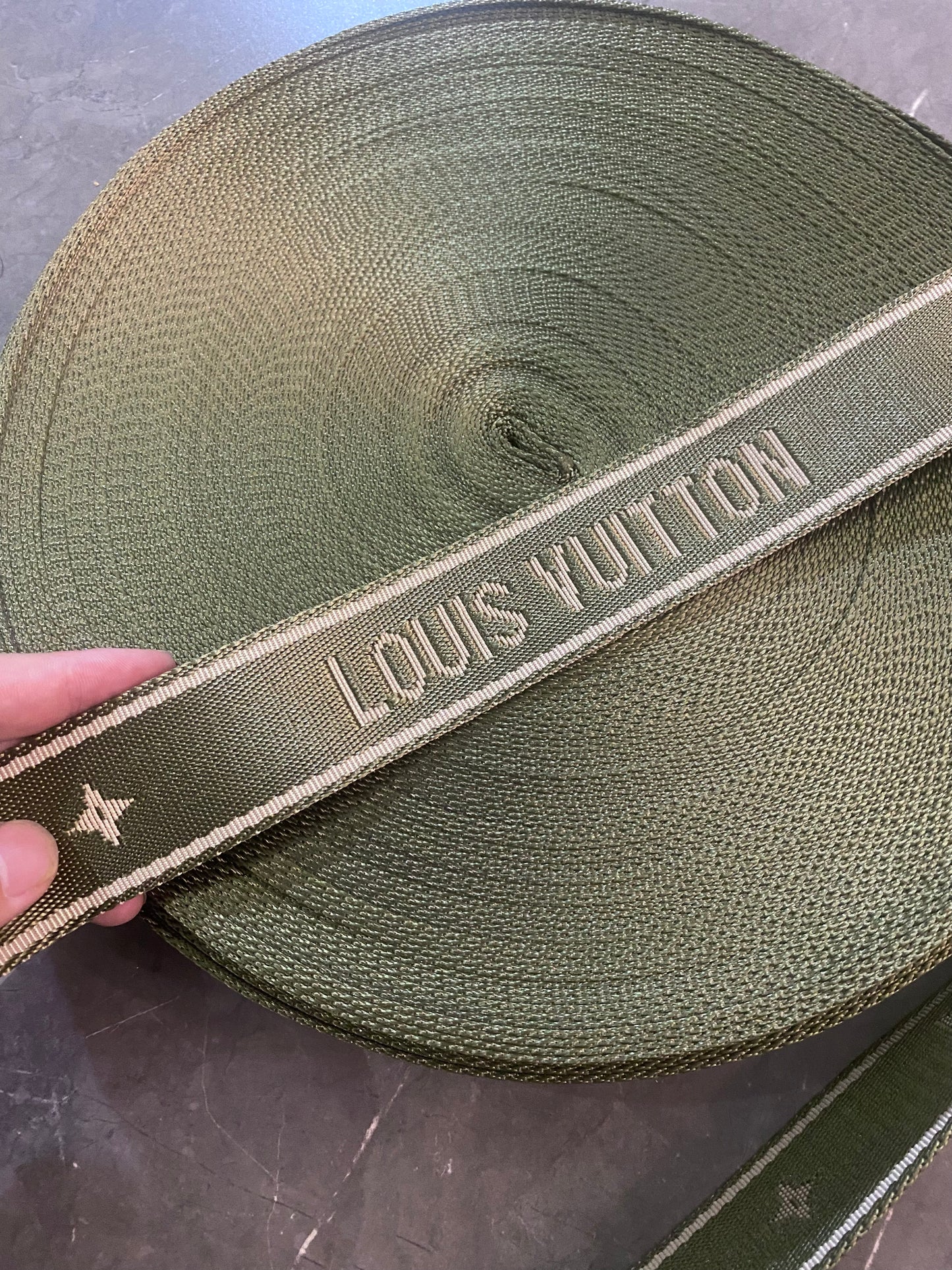 Vintage Olivgrüner Louis Vuitton Taschengurt für handgefertigte Taschenreparatur DIY