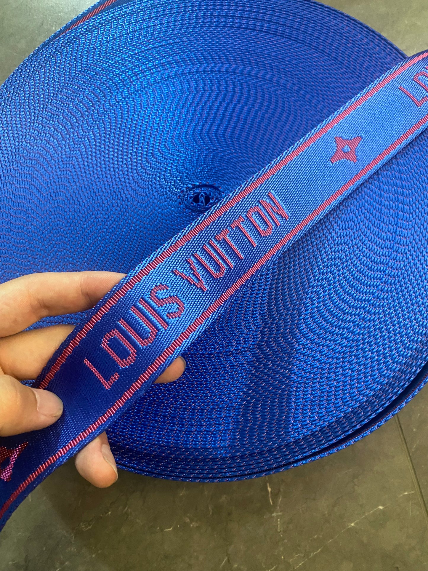 Sangle Louis Vuitton LV bleu vif et rouge pour réparation de sac artisanal fait main