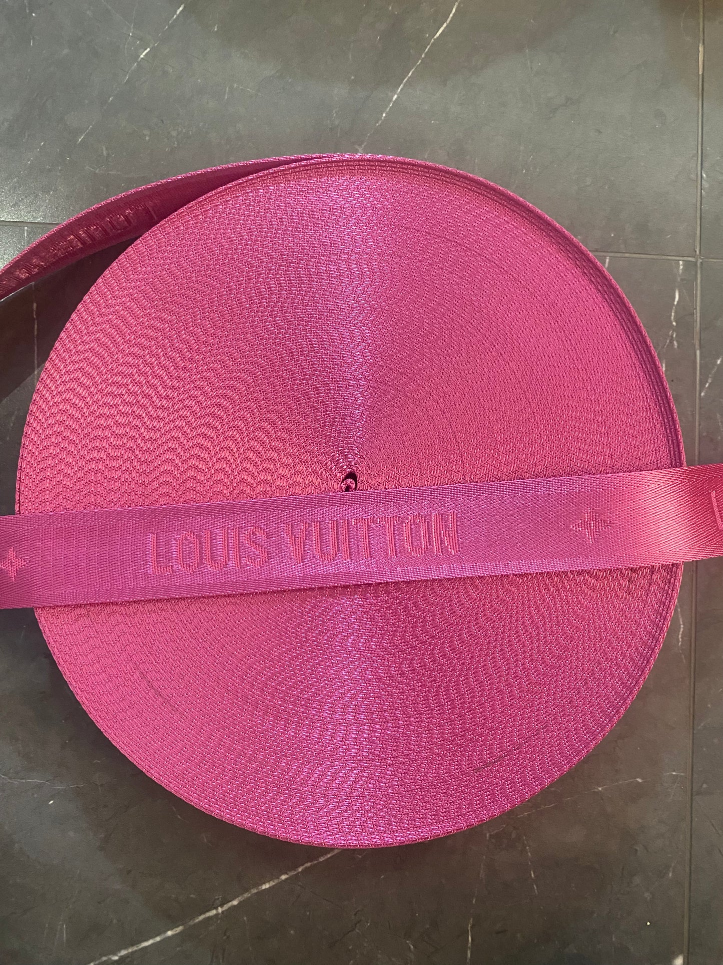 Hot Pink Louis Vuitton LV Taschengurt für handgemachte DIY Bastelpolster