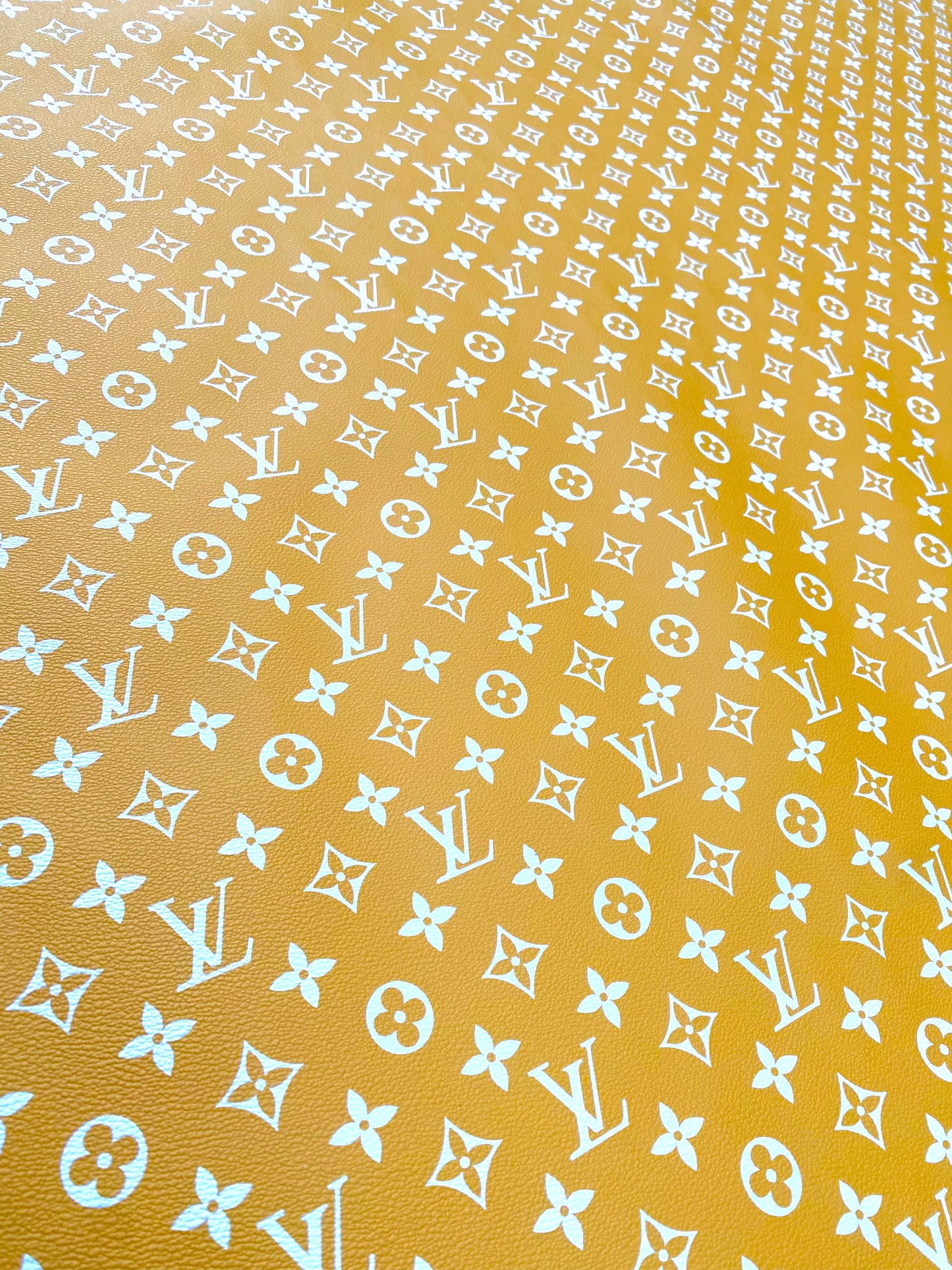 Tissu en cuir monogramme Louis Vuitton LV jaune pour couture artisanale DIY