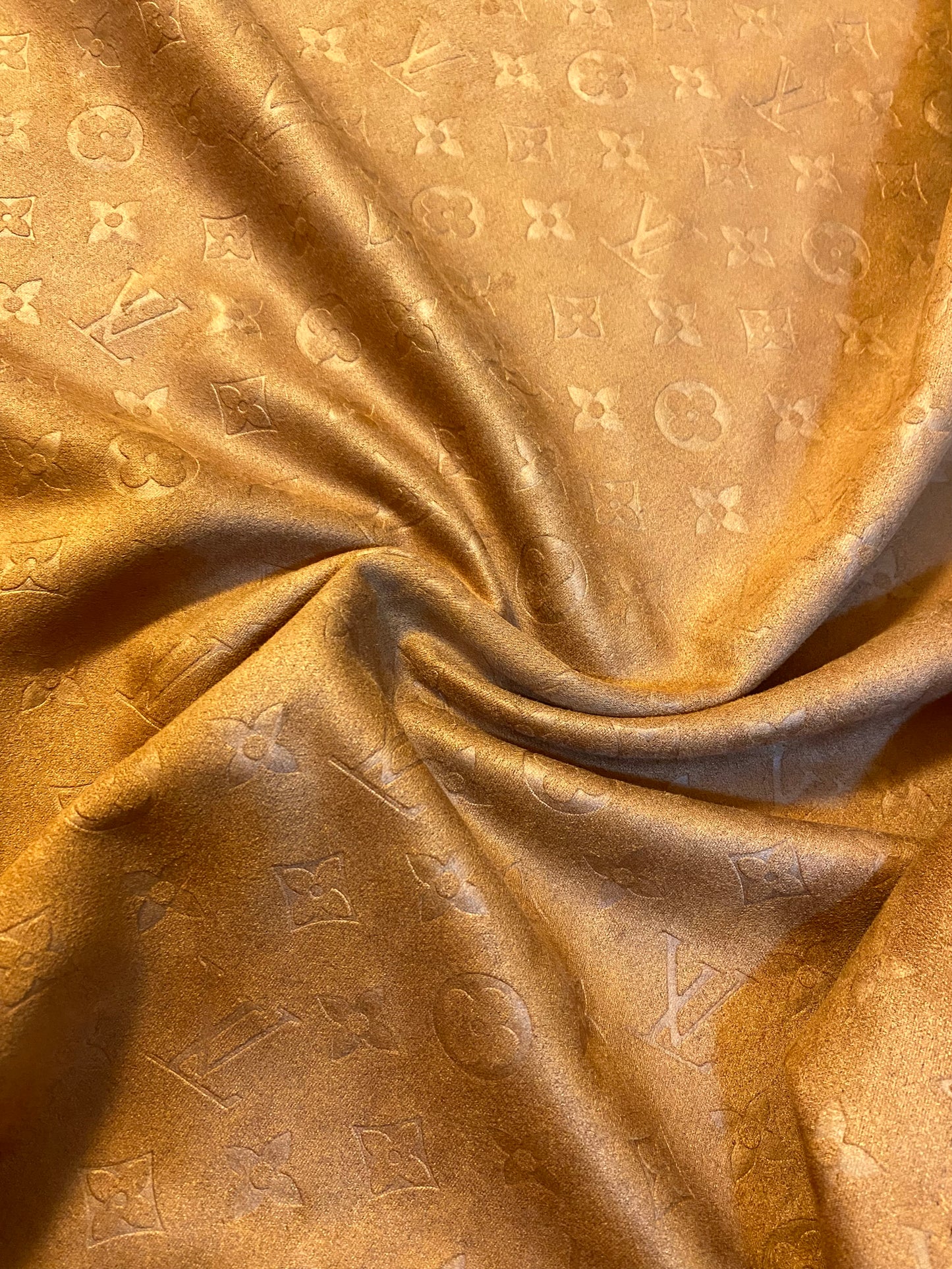 Tissu Louis Vuitton en daim marron chaud de luxe pour vêtements personnalisés faits à la main