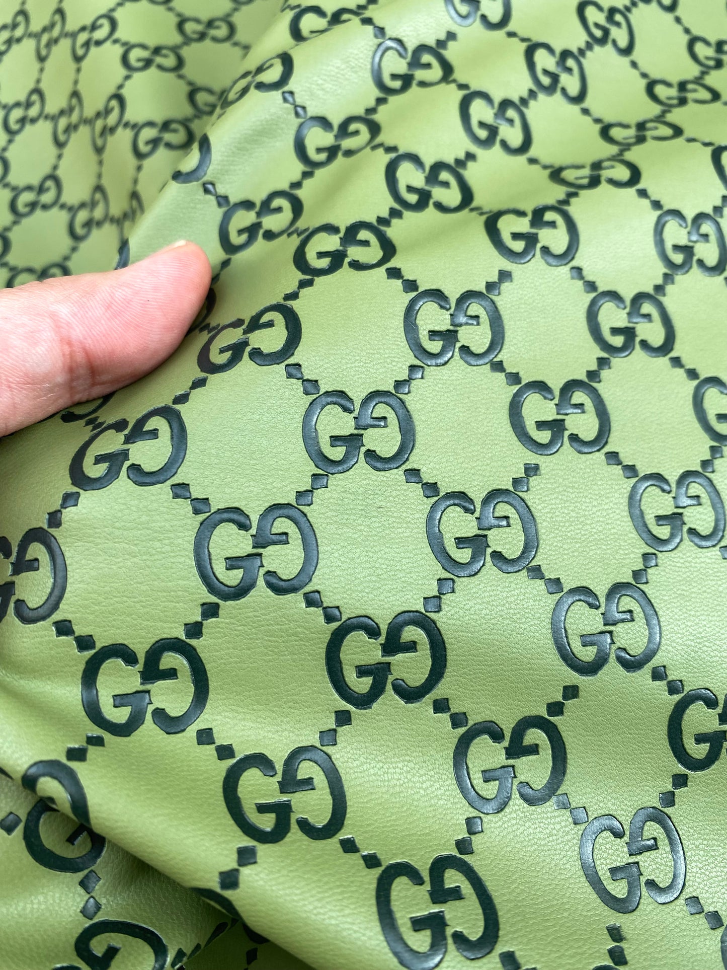 Cuir nappa gaufré Gucci vert pour rembourrage de siège de voiture personnalisé fait à la main