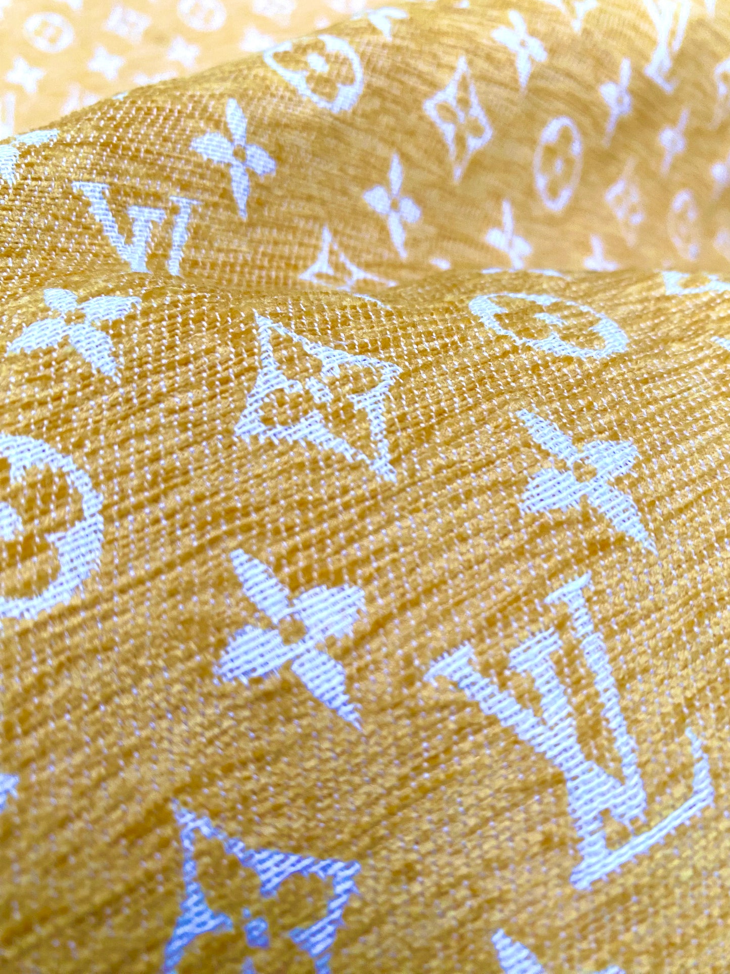 Tissu chenille jaune Louis Vuitton pour meubles de canapé sur mesure DIY