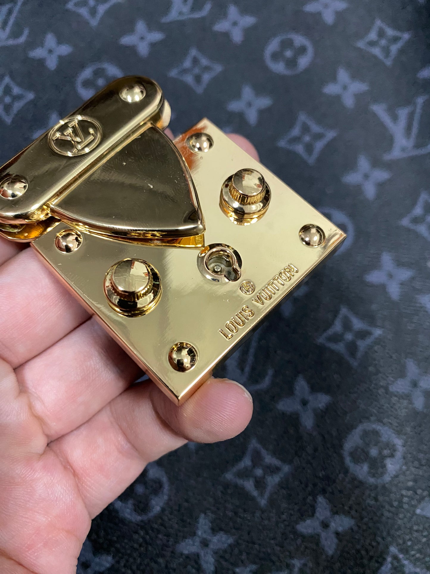 New LV Louis Vuitton Messenger Lock Accessory