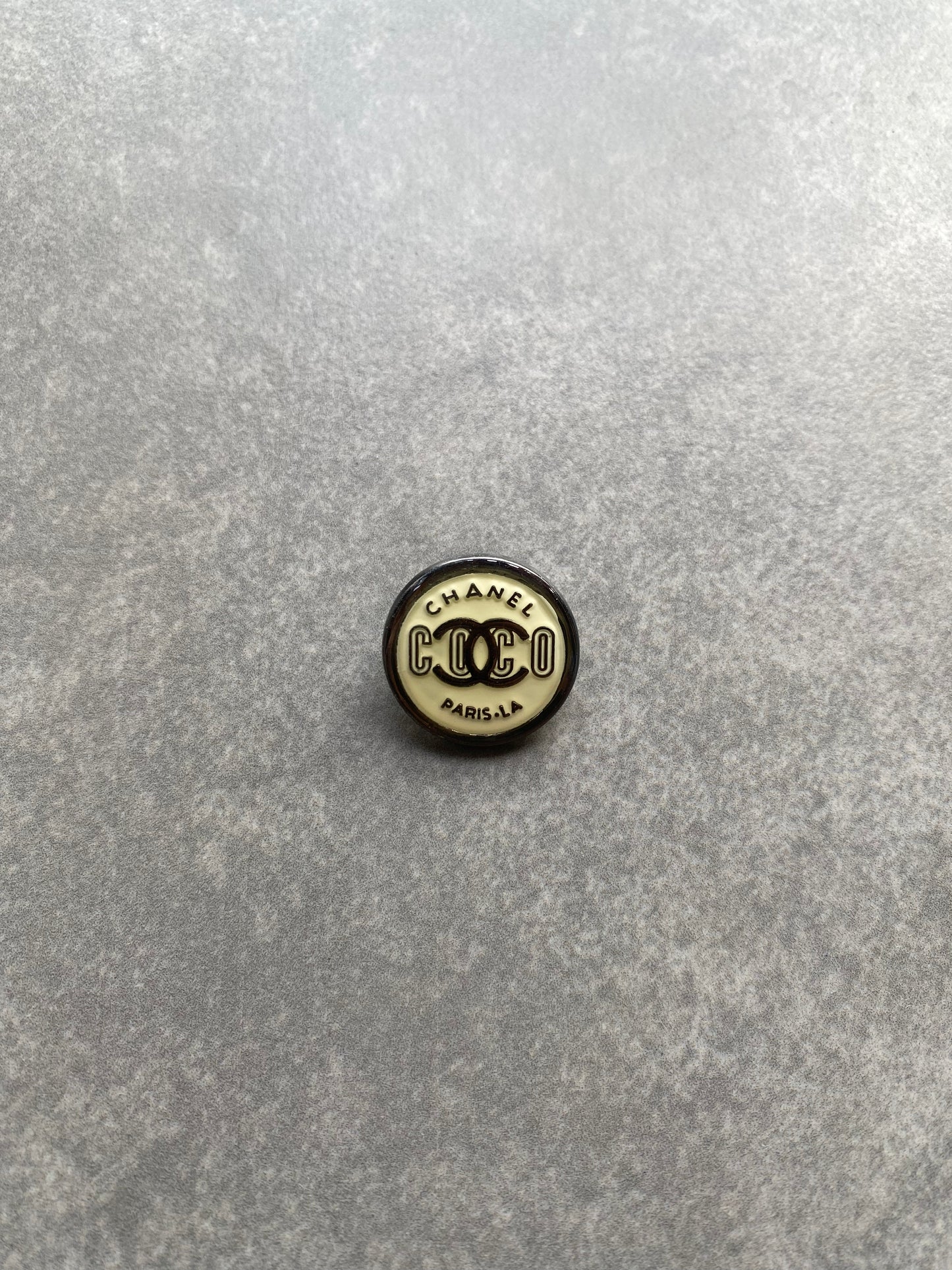 Bouton Chanel vintage crème pour projets de bricolage faits à la main, artisanat, vêtements personnalisés