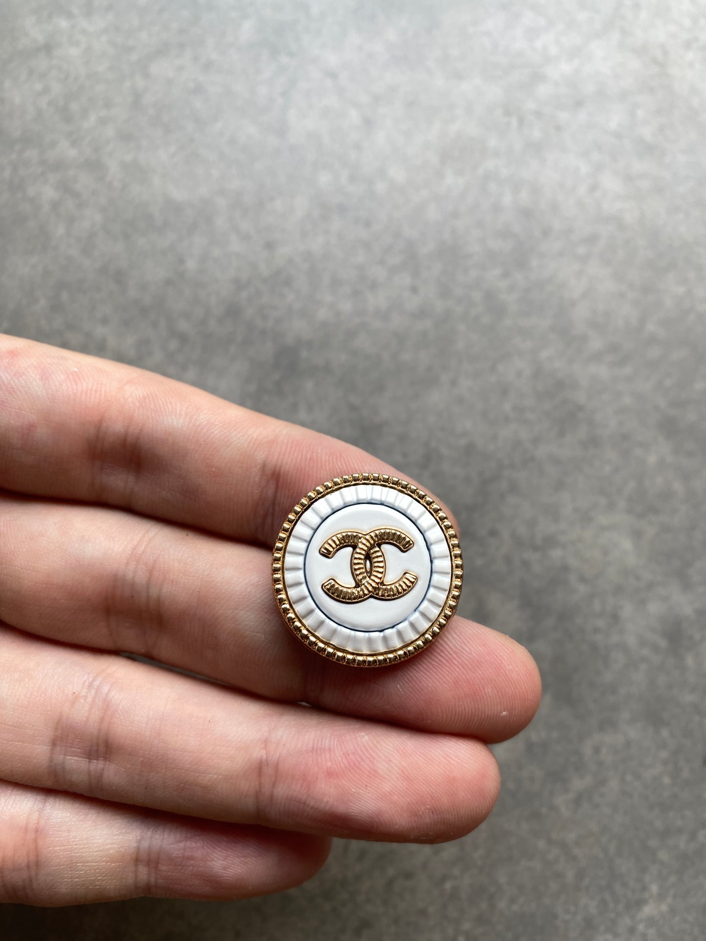 Bouton Chanel en coquillage blanc, accessoire pour projets de bricolage faits à la main, vêtements personnalisés sur mesure