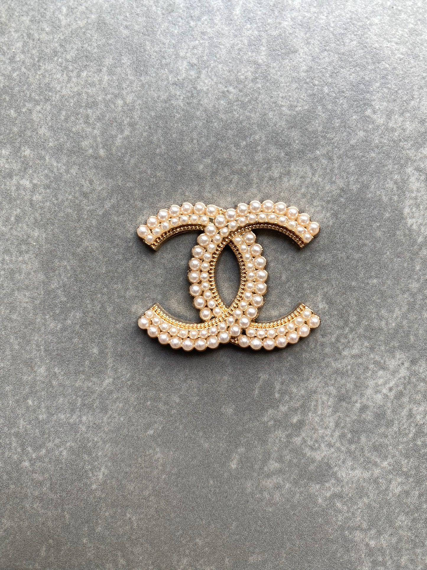 Accessoire de badge Chanel en diamant de la meilleure qualité pour Crocs personnalisés faits à la main