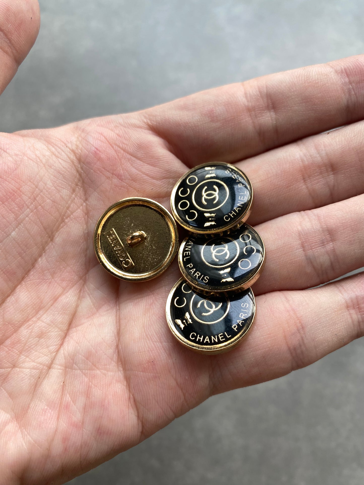 Bouton Chanel vintage noir pour projets de bricolage faits à la main, artisanat, vêtements personnalisés