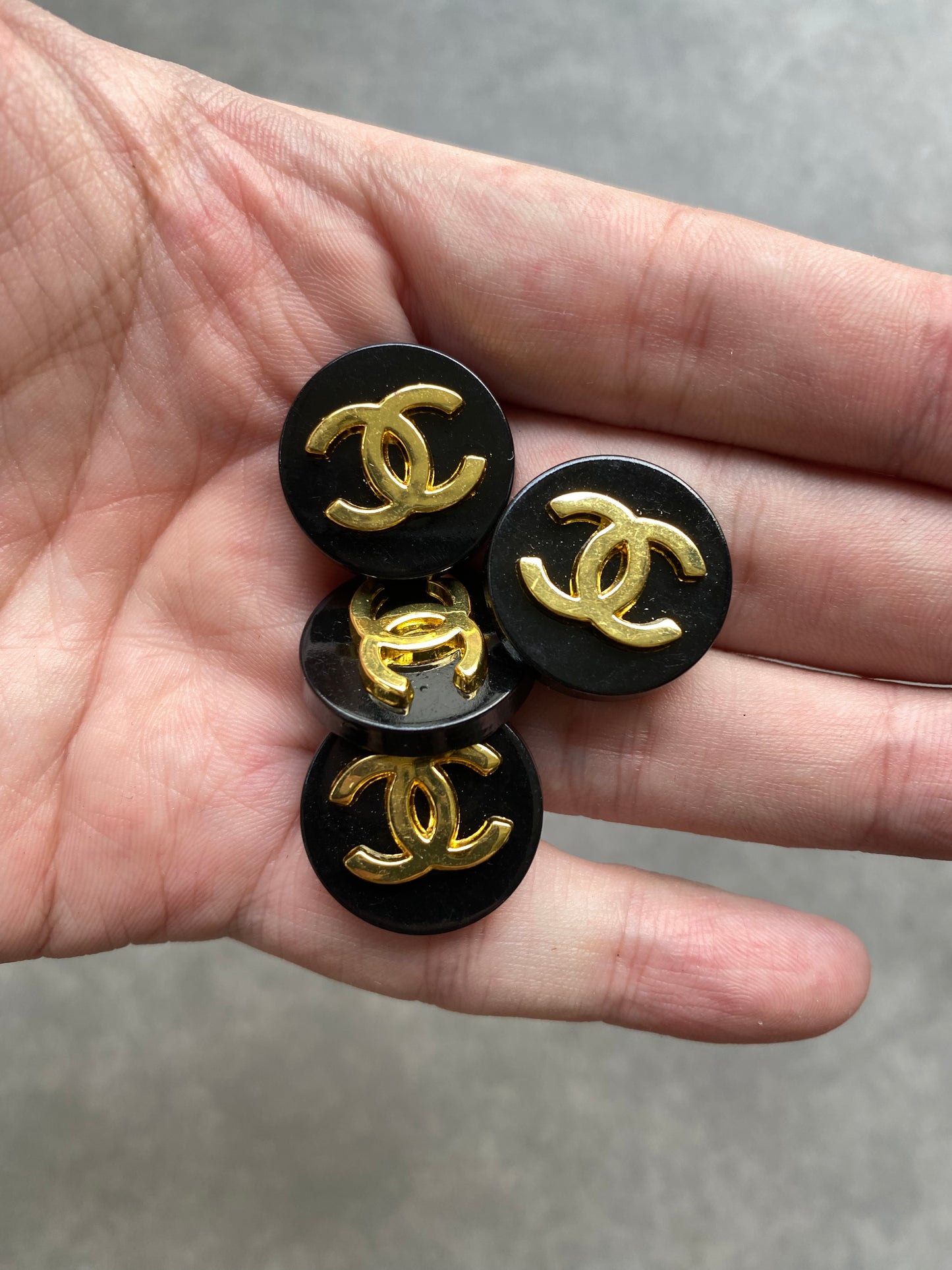 Bouton de vêtement Chanel noir accessoire pour projets d'artisanat faits à la main vêtements sur mesure