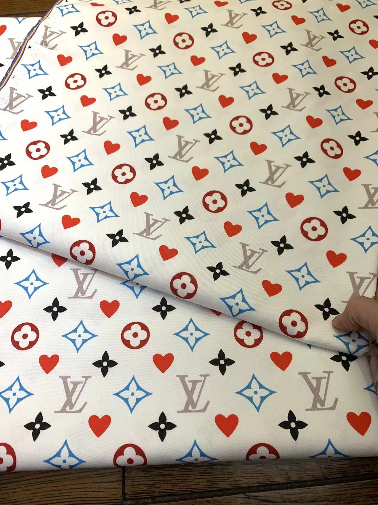 Tissu de basket personnalisé avec monogramme en forme de cœur LV blanc pour la Saint-Valentin, matériel de couture à faire soi-même, vendu au mètre