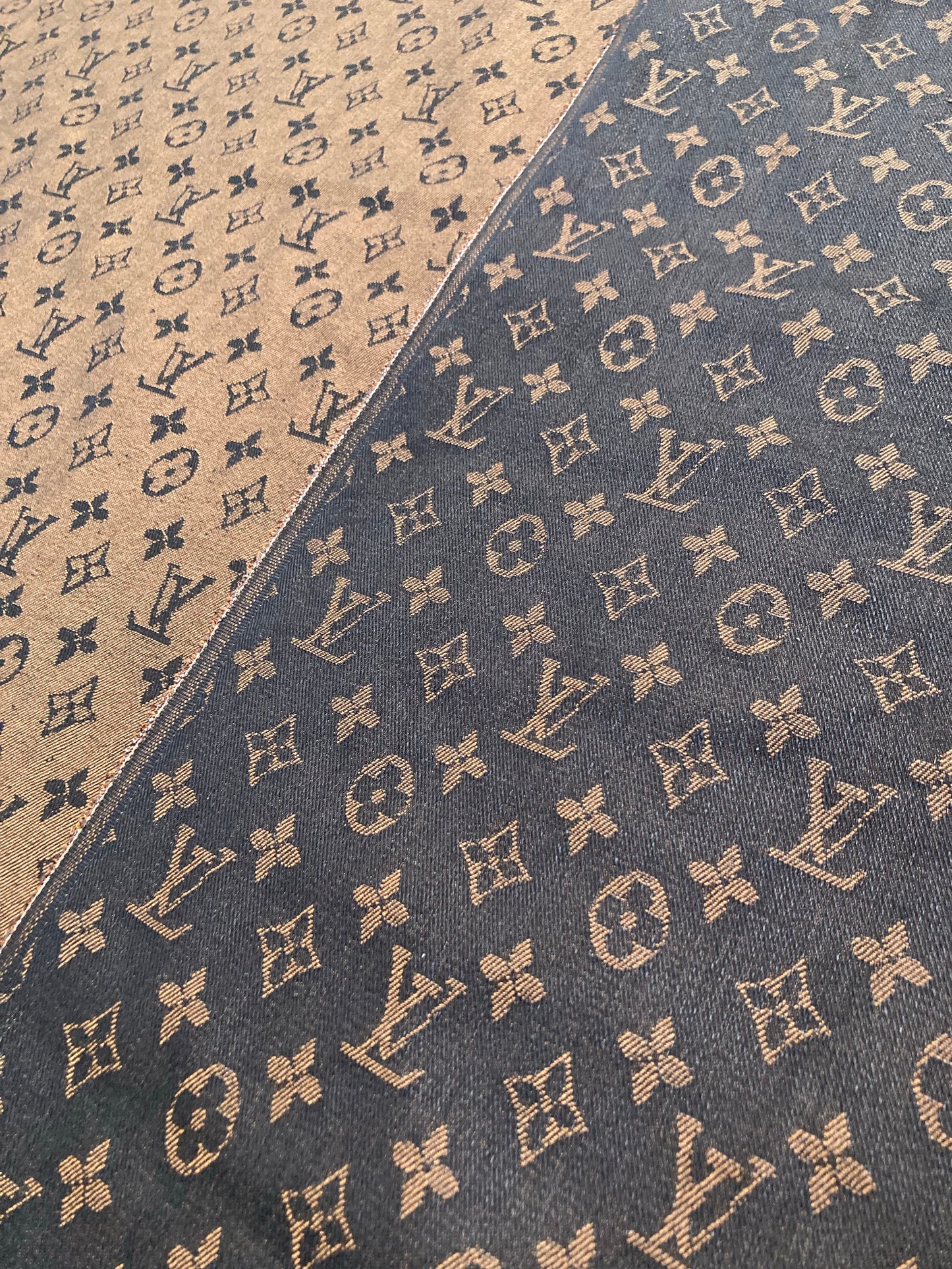 Couture artisanale en jean marron LV préféré pour la personnalisation