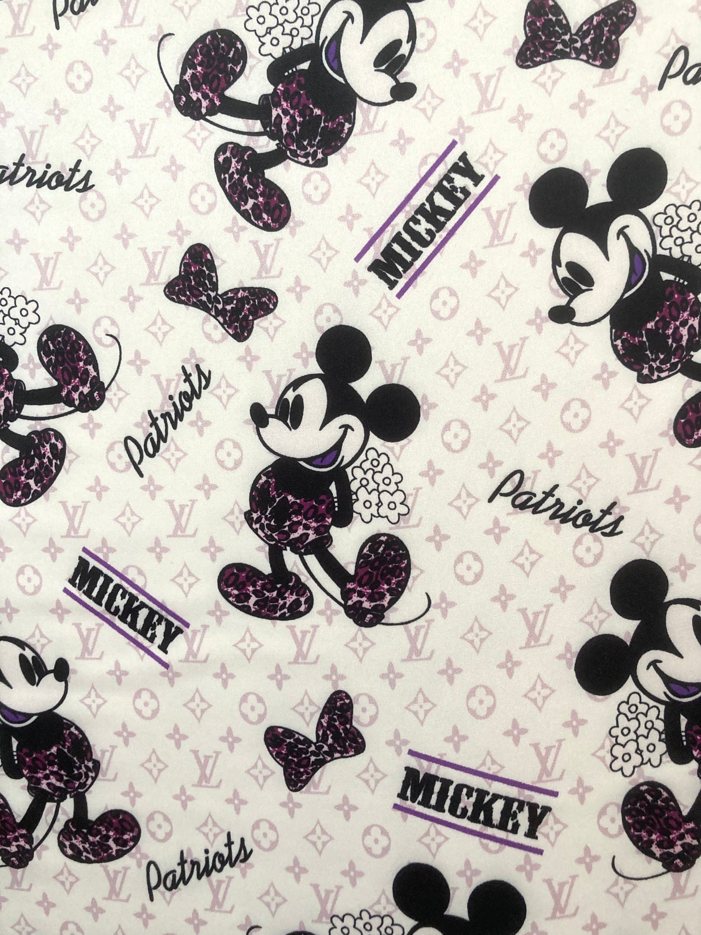 Tissu satiné Mickey Mouse LV Satin pour rembourrage personnalisé DIY