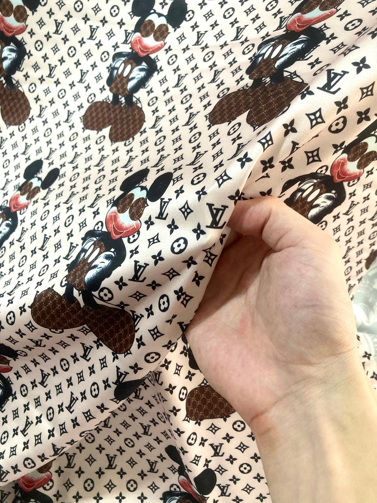 Tissu satiné doux GG Mickey pour pyjama personnalisé