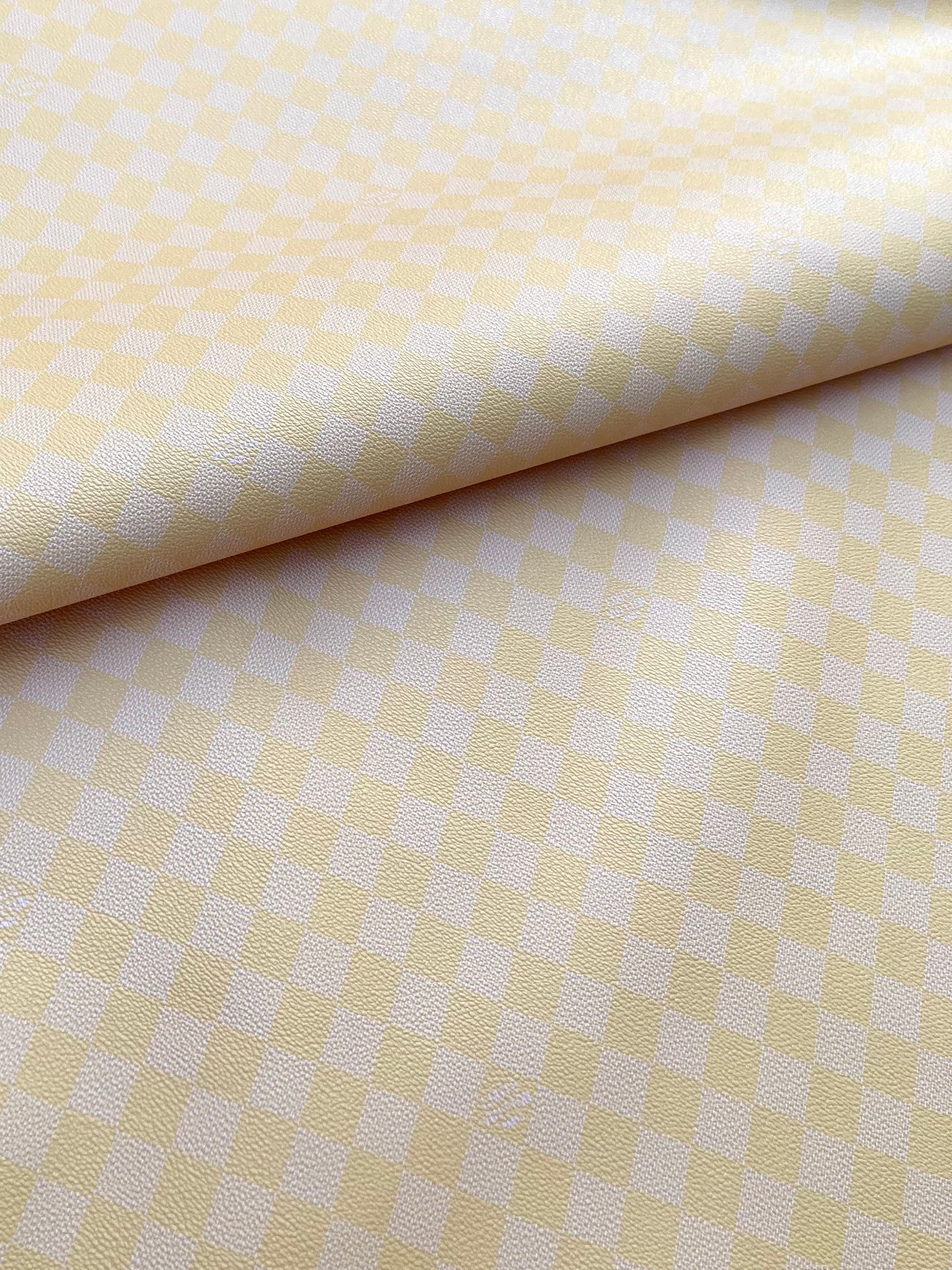 Fabrication de vinyle LV Damier jaune clair pour un rembourrage personnalisé