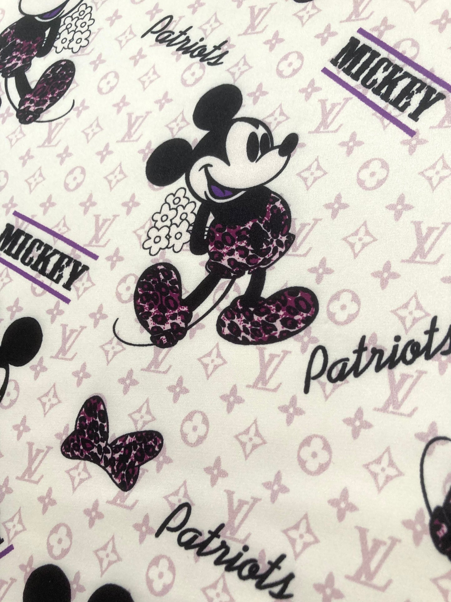 Tissu satiné Mickey Mouse LV Satin pour rembourrage personnalisé DIY