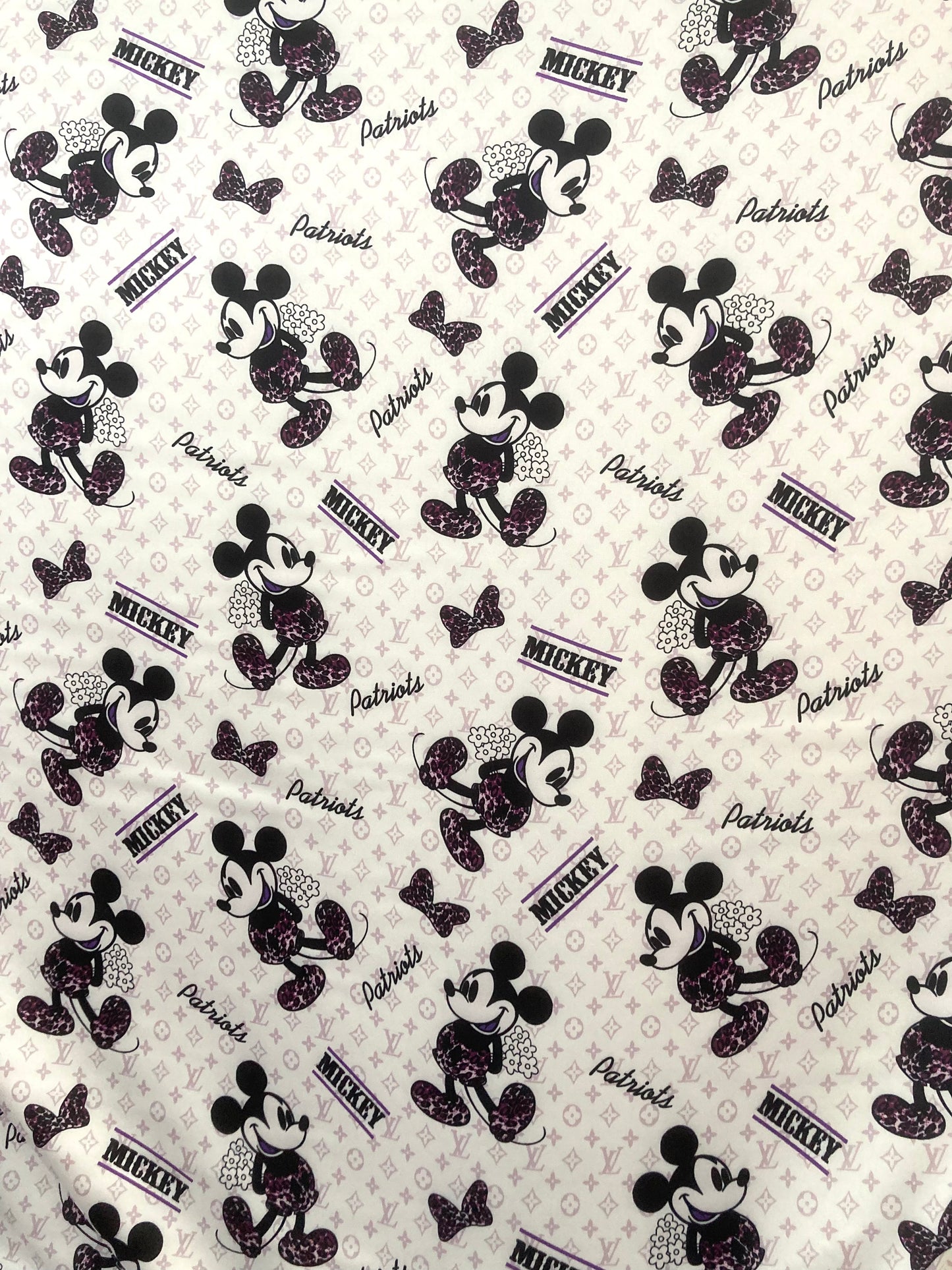 Tissu satiné Mickey Mouse LV Satin pour rembourrage personnalisé DIY