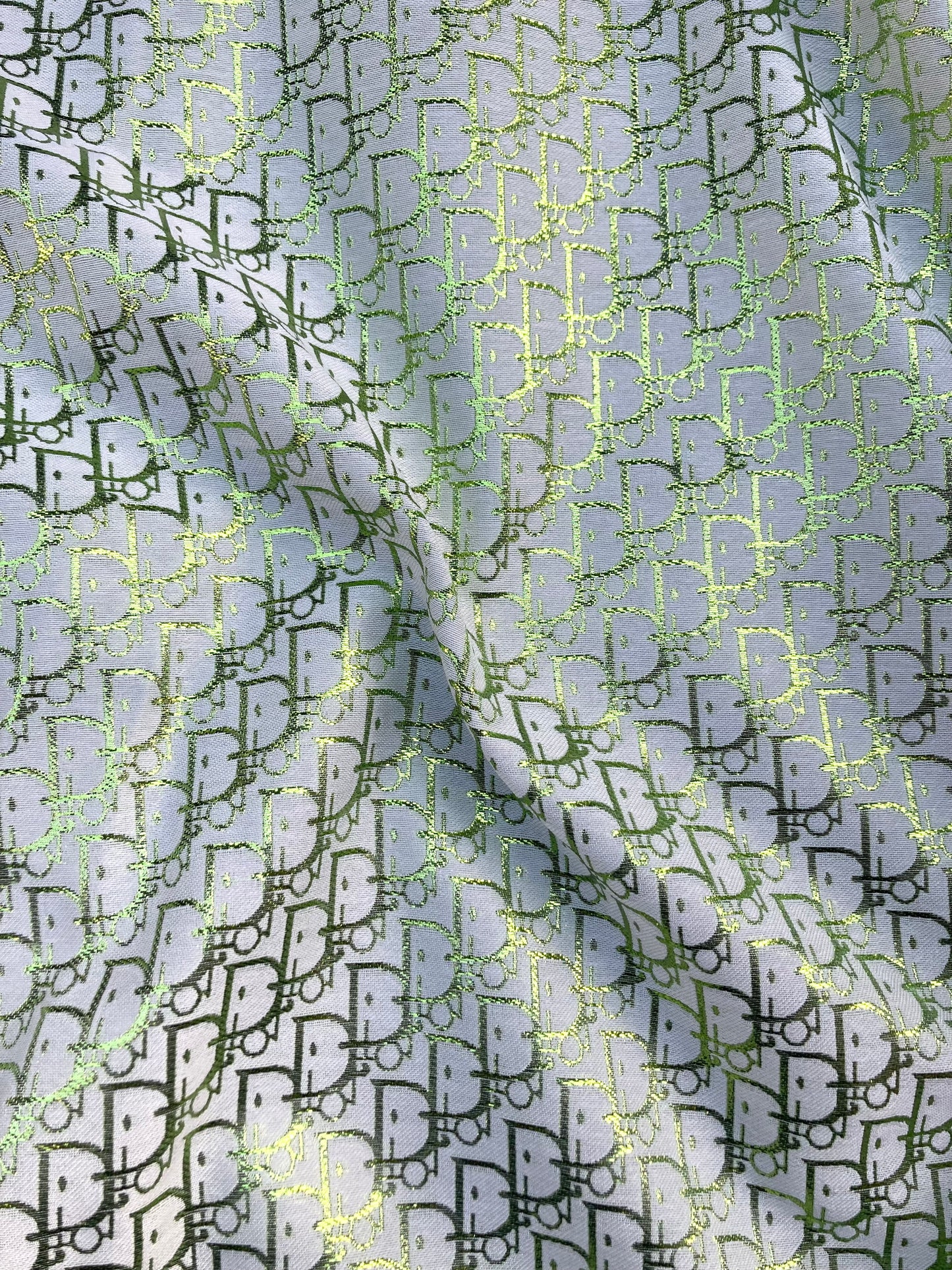 Tissu artisanal vert brillant Dior pour couture personnalisée