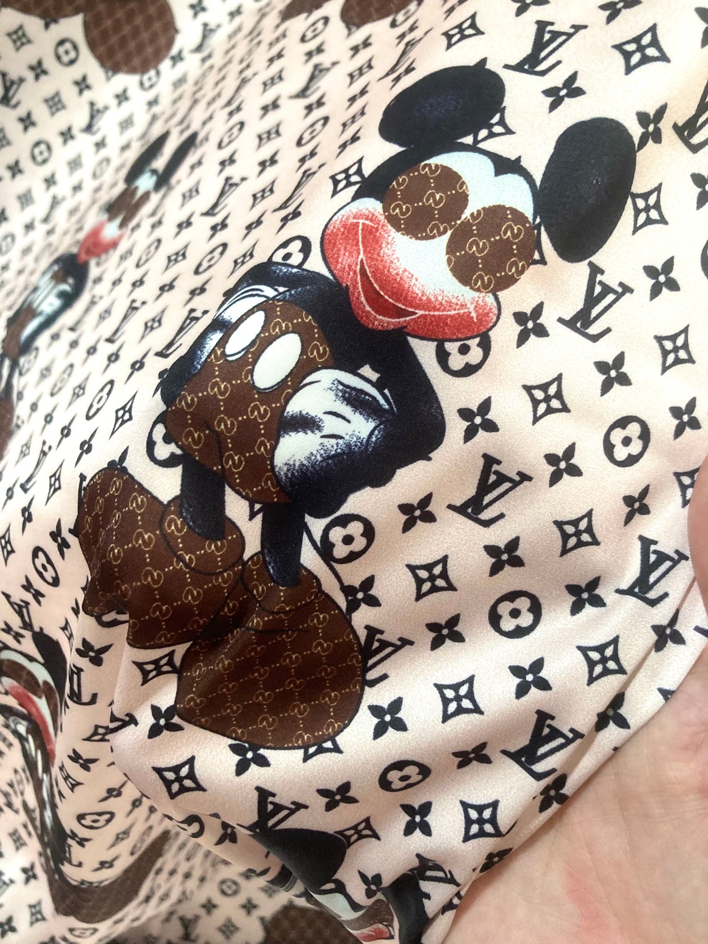 Tissu satiné doux GG Mickey pour pyjama personnalisé