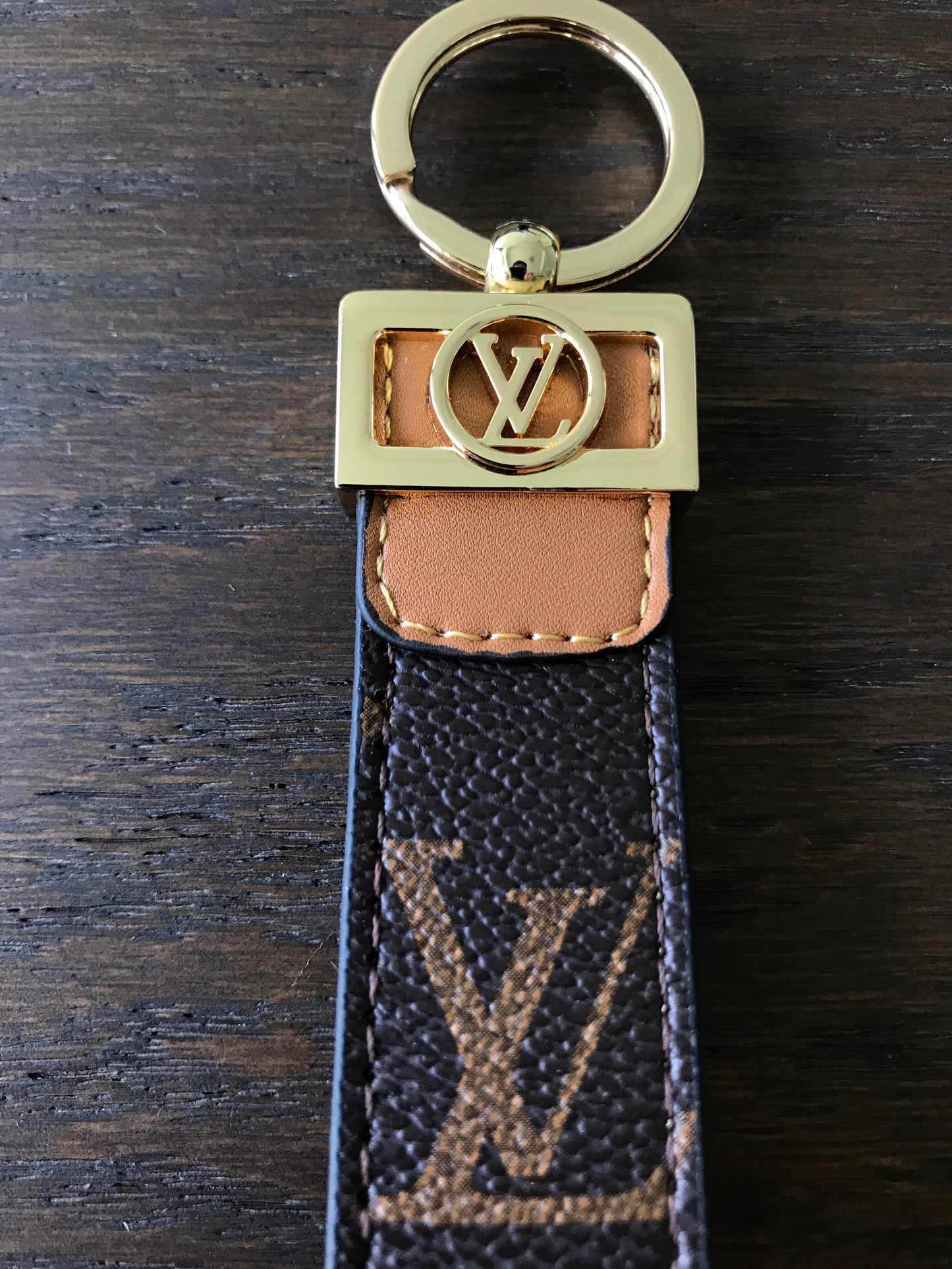 Schlüsselanhänger mit LV-Monogramm von Class