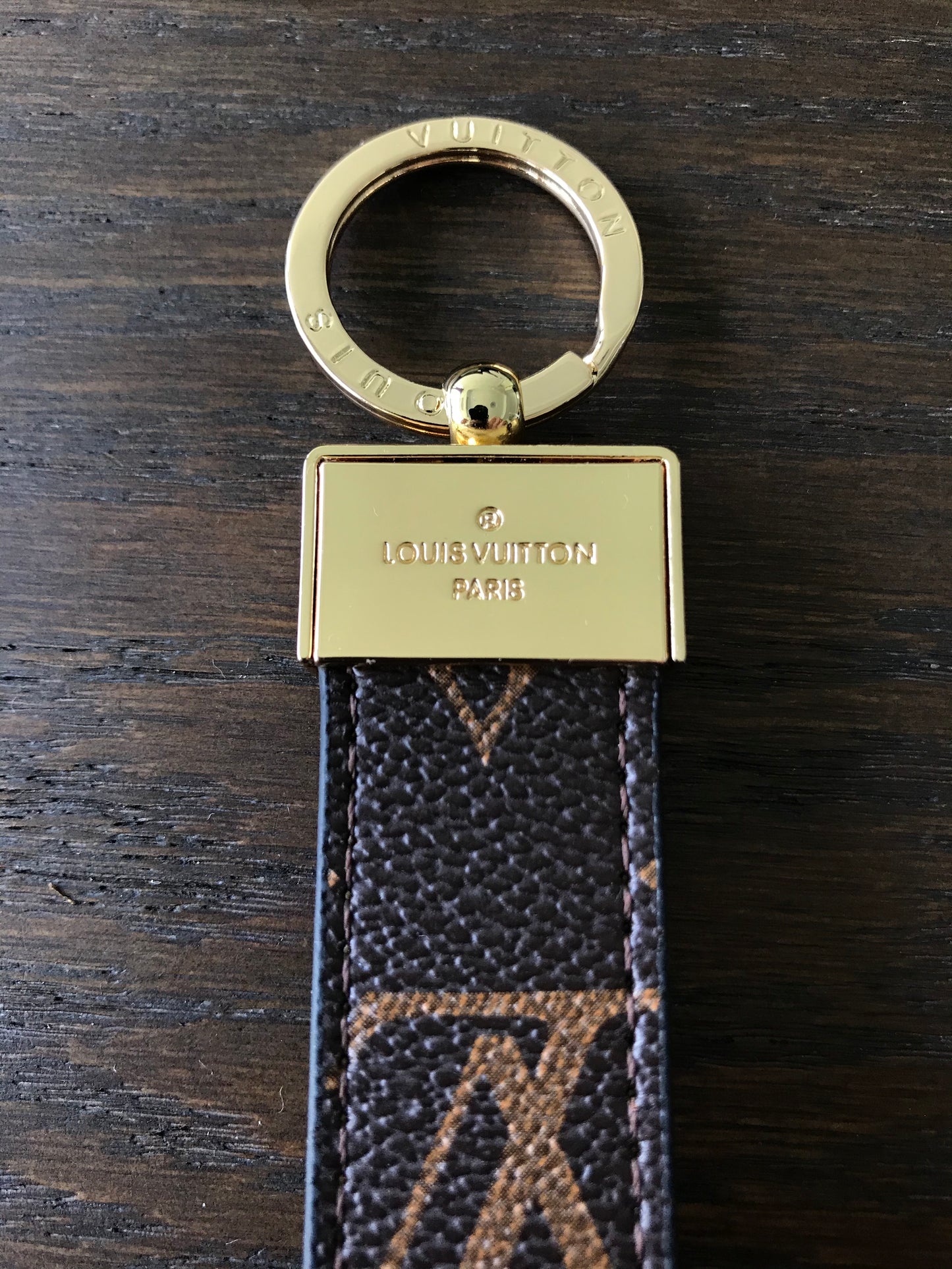 Schlüsselanhänger mit LV-Monogramm von Class