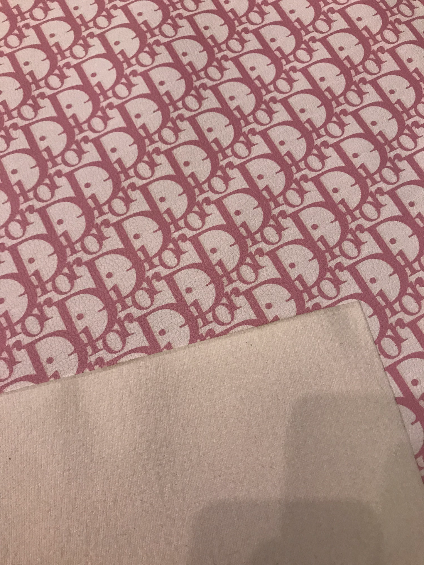 Tissu en cuir rose Dior pour chaussures et sacs personnalisés au mètre