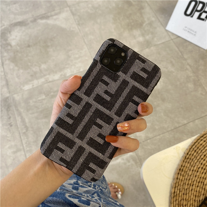 iPhone-Hülle aus Strickstoff von FENDI.