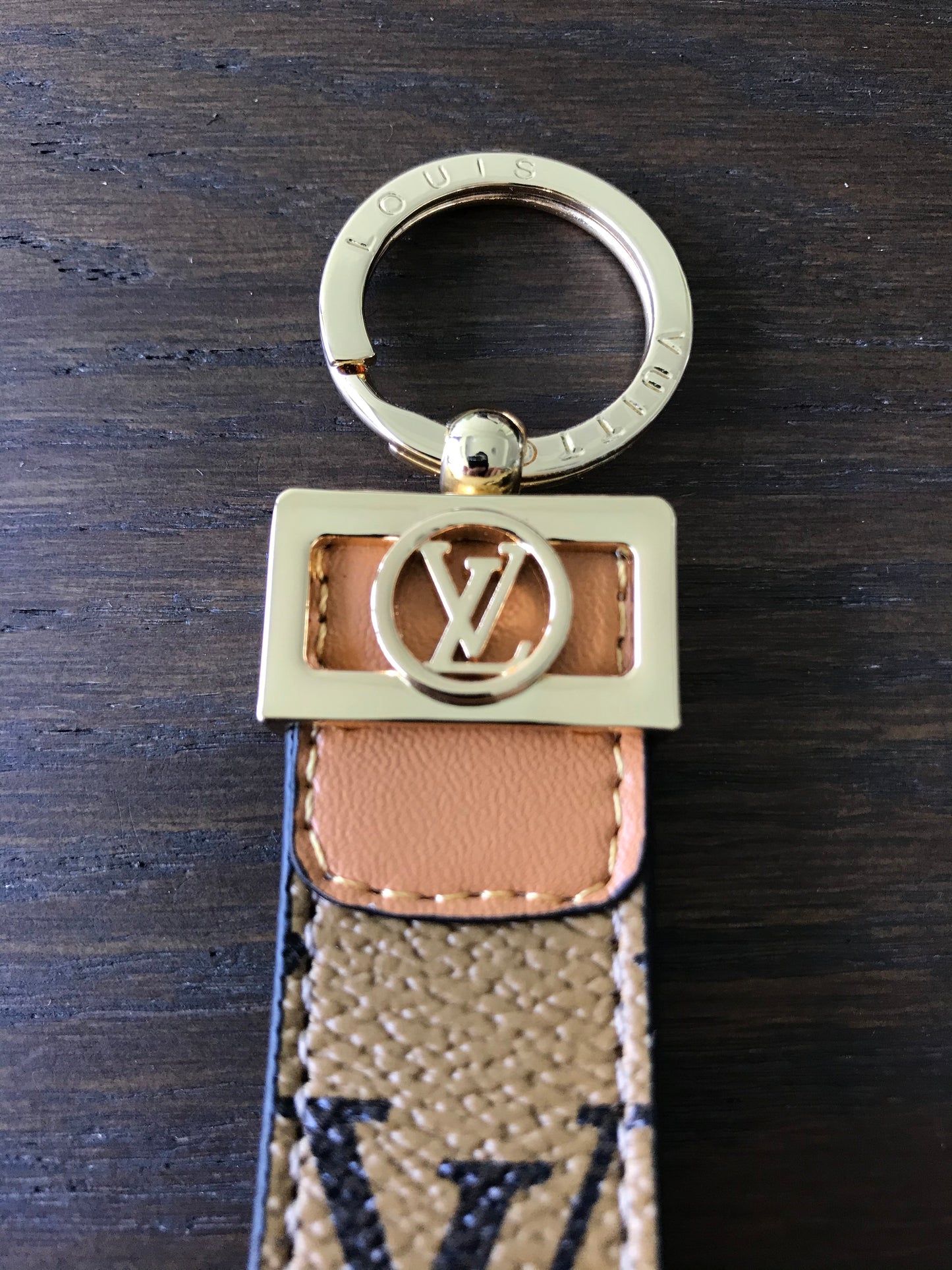 Schlüsselanhänger mit LV-Monogramm von Class