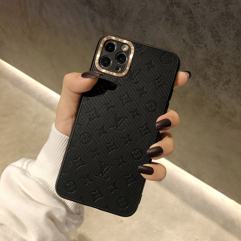 Étuis fantastiques pour iPhone aux couleurs acidulées de LV Leather