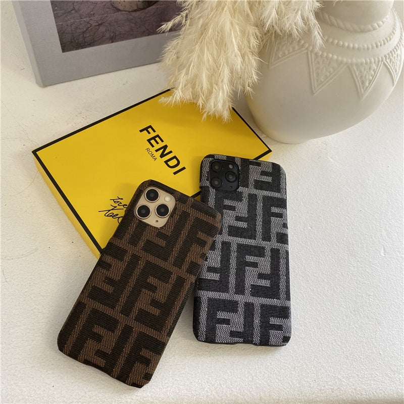 iPhone-Hülle aus Strickstoff von FENDI.