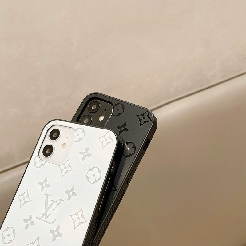 Glatte iPhone-Hüllen aus Acryl mit LV Classic-Logo.