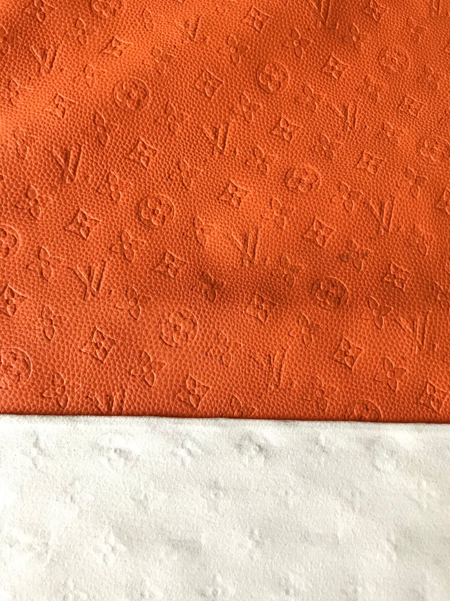 Tissu vinyle en cuir LV gaufré orange doux pour la fabrication de chaussures personnalisées