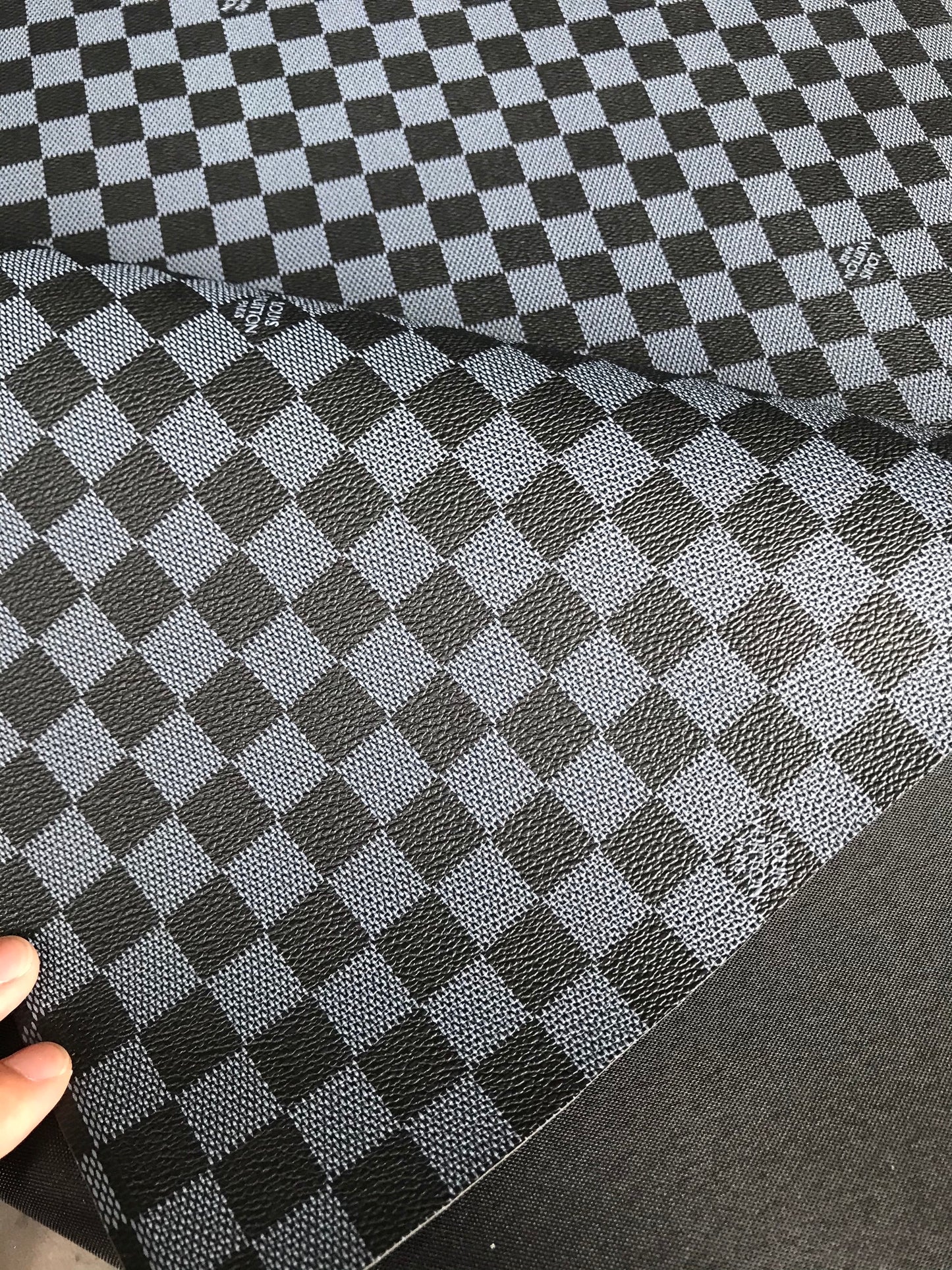 Tissu en cuir noir classique à carreaux Damier LV pour chaussures personnalisées