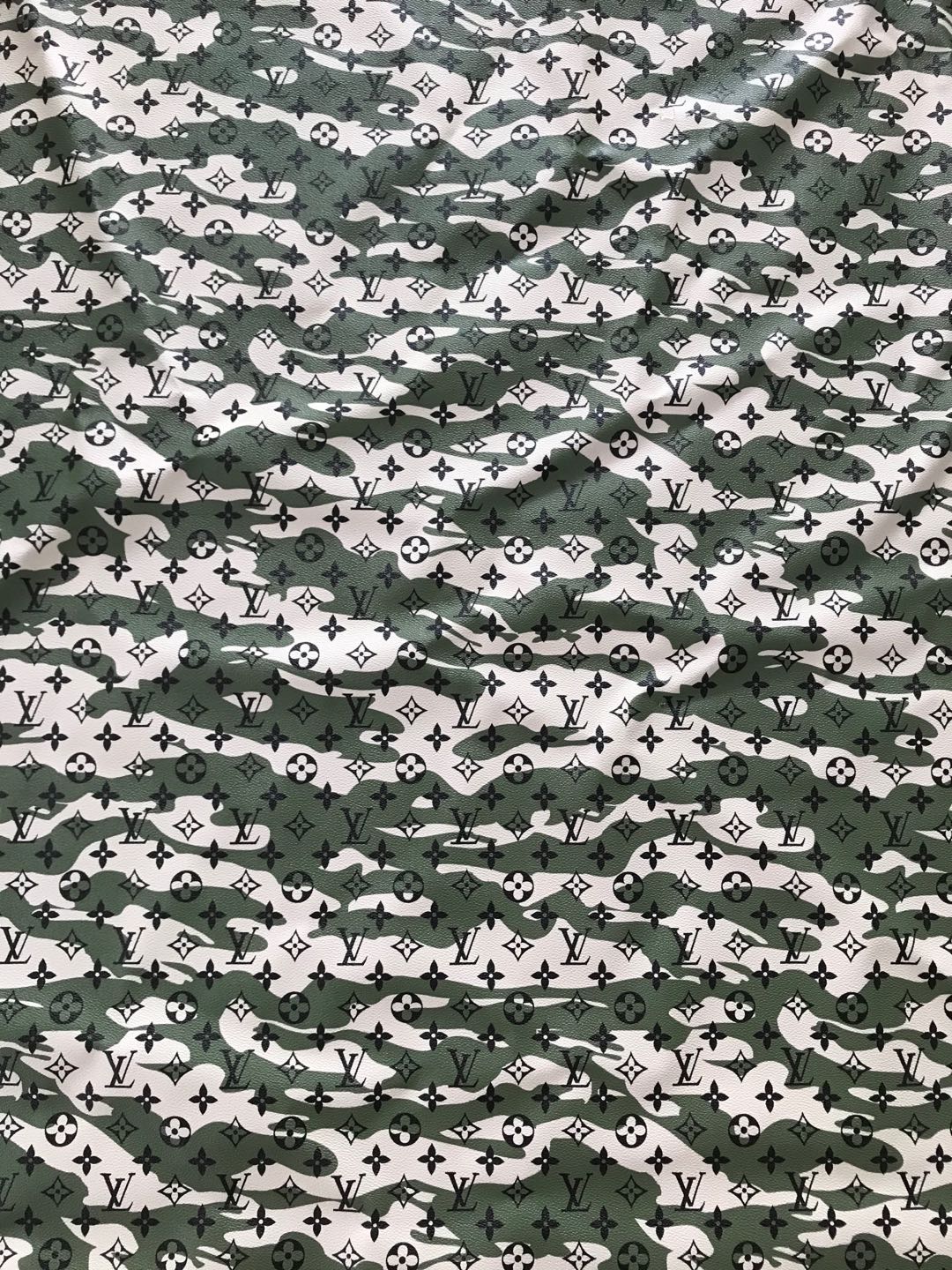 Trendiger LV-Grün-Camouflage-Lederstoff für individuelle Schuhtaschen