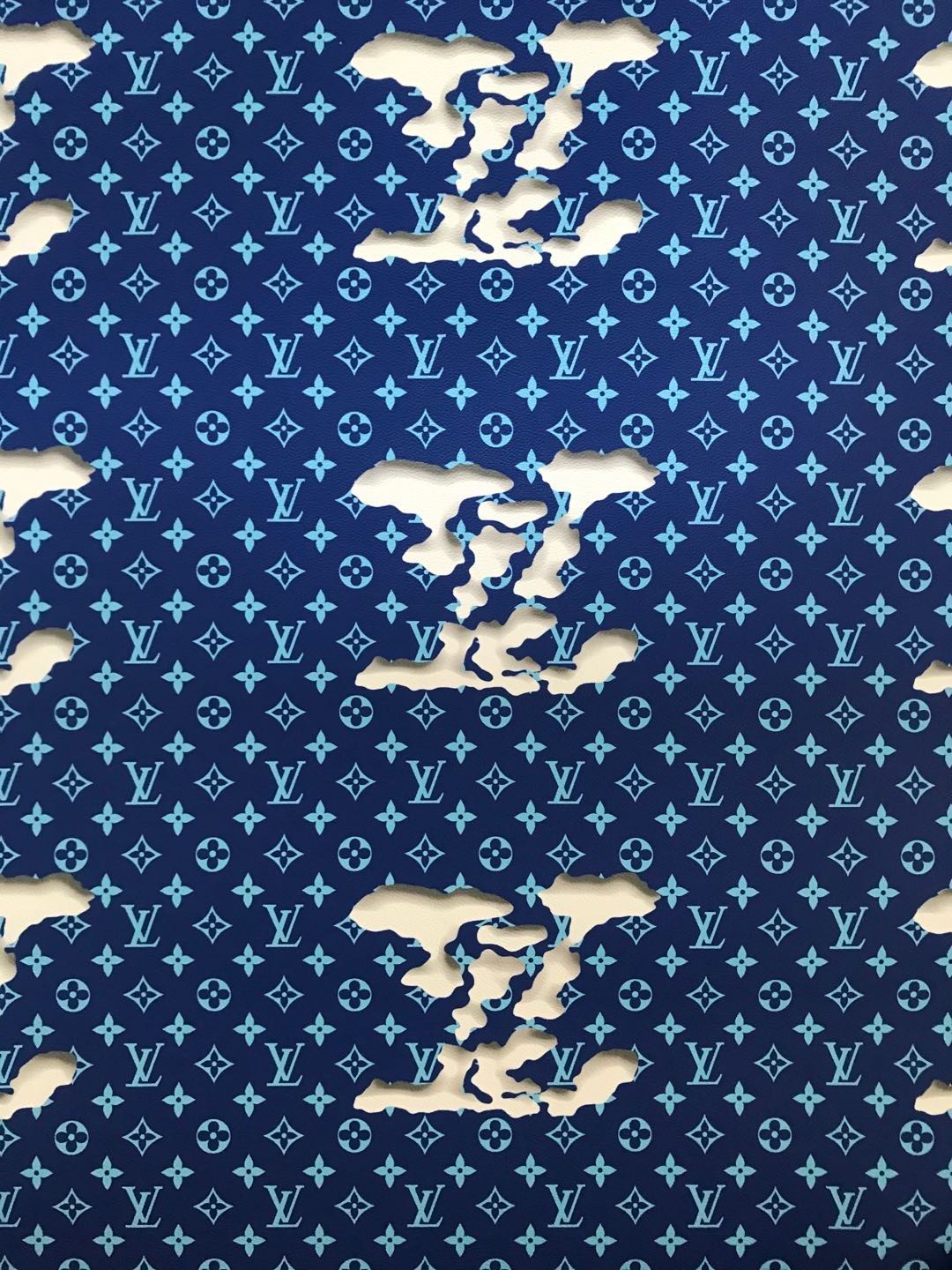 Tissu en similicuir bleu à motif nuage LV pour sac et chaussures personnalisé au mètre