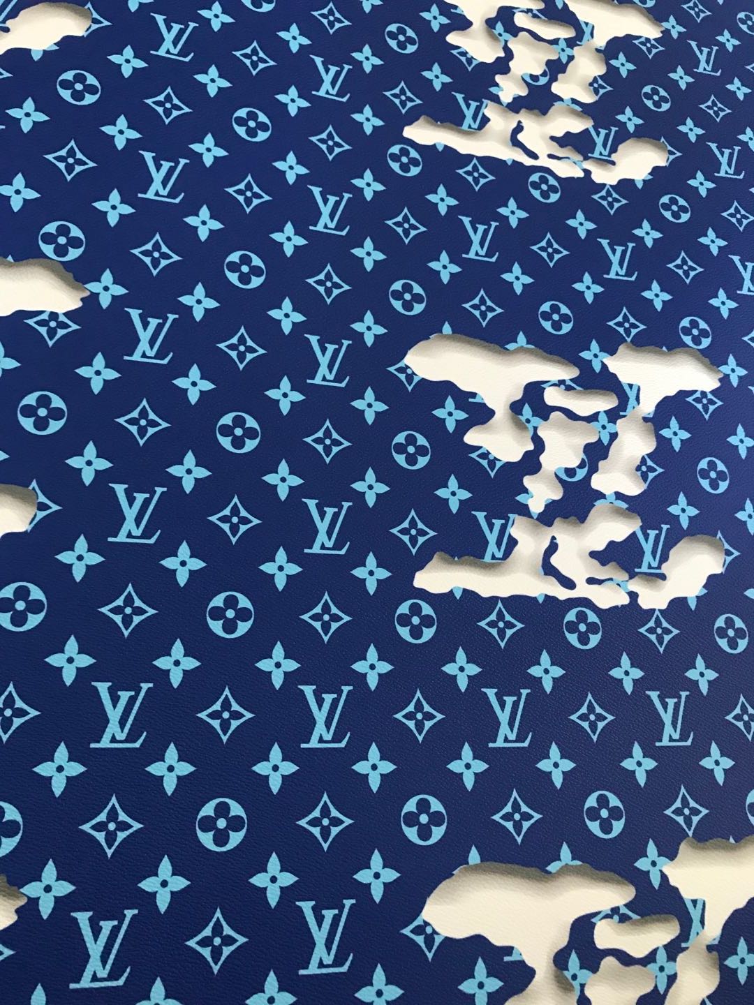 Tissu en similicuir bleu à motif nuage LV pour sac et chaussures personnalisé au mètre