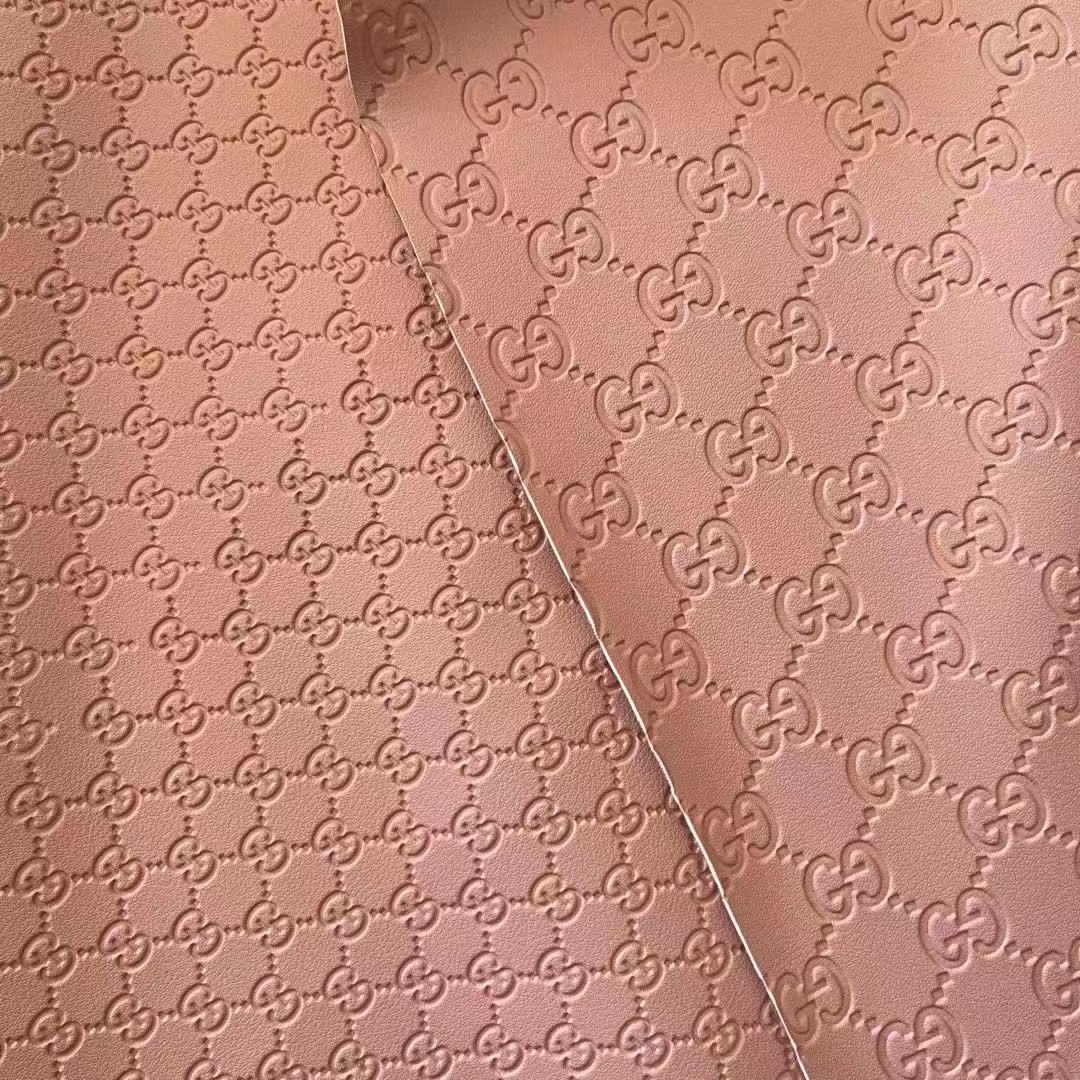 Tissu en cuir souple Gucci rose gaufré