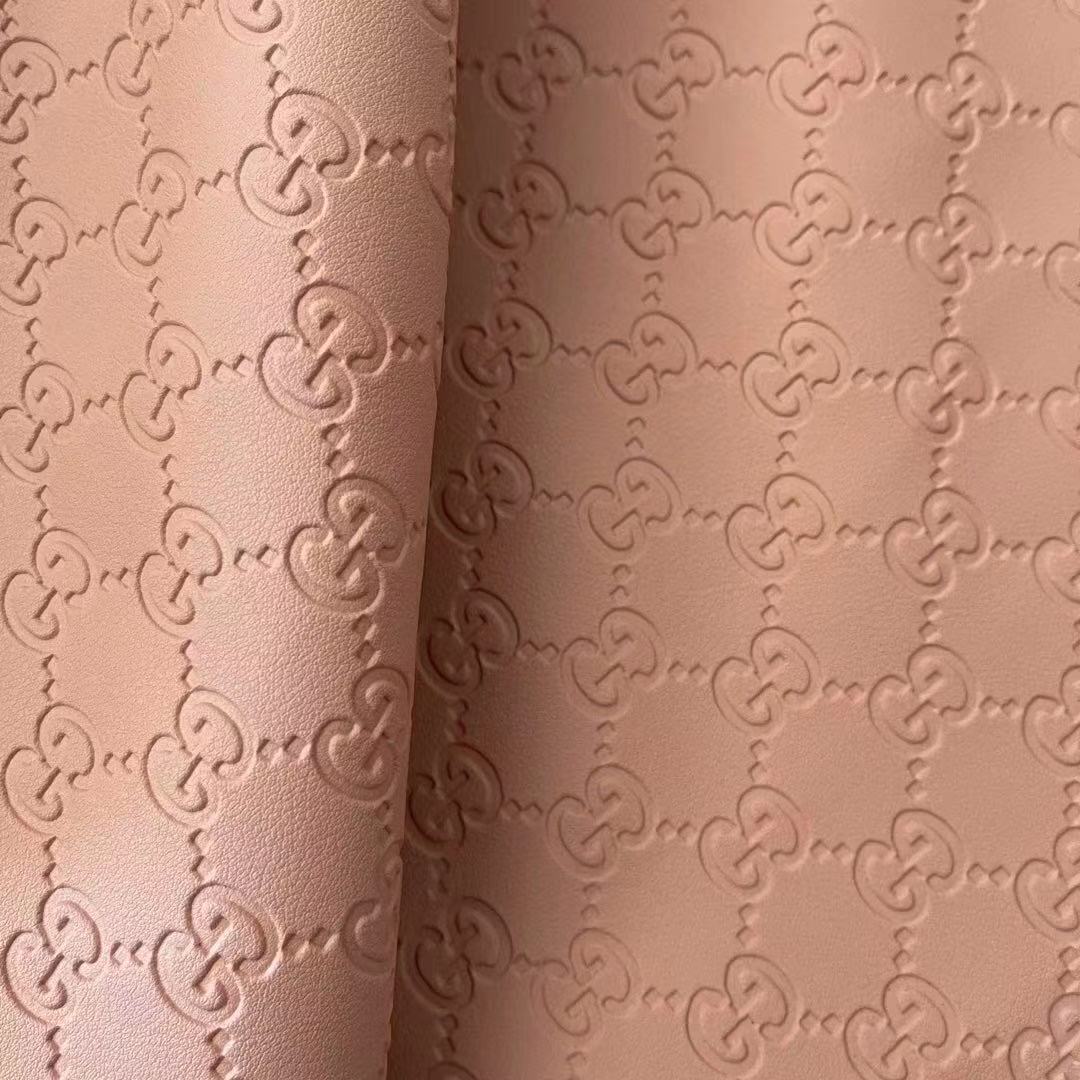 Tissu en cuir souple Gucci rose gaufré