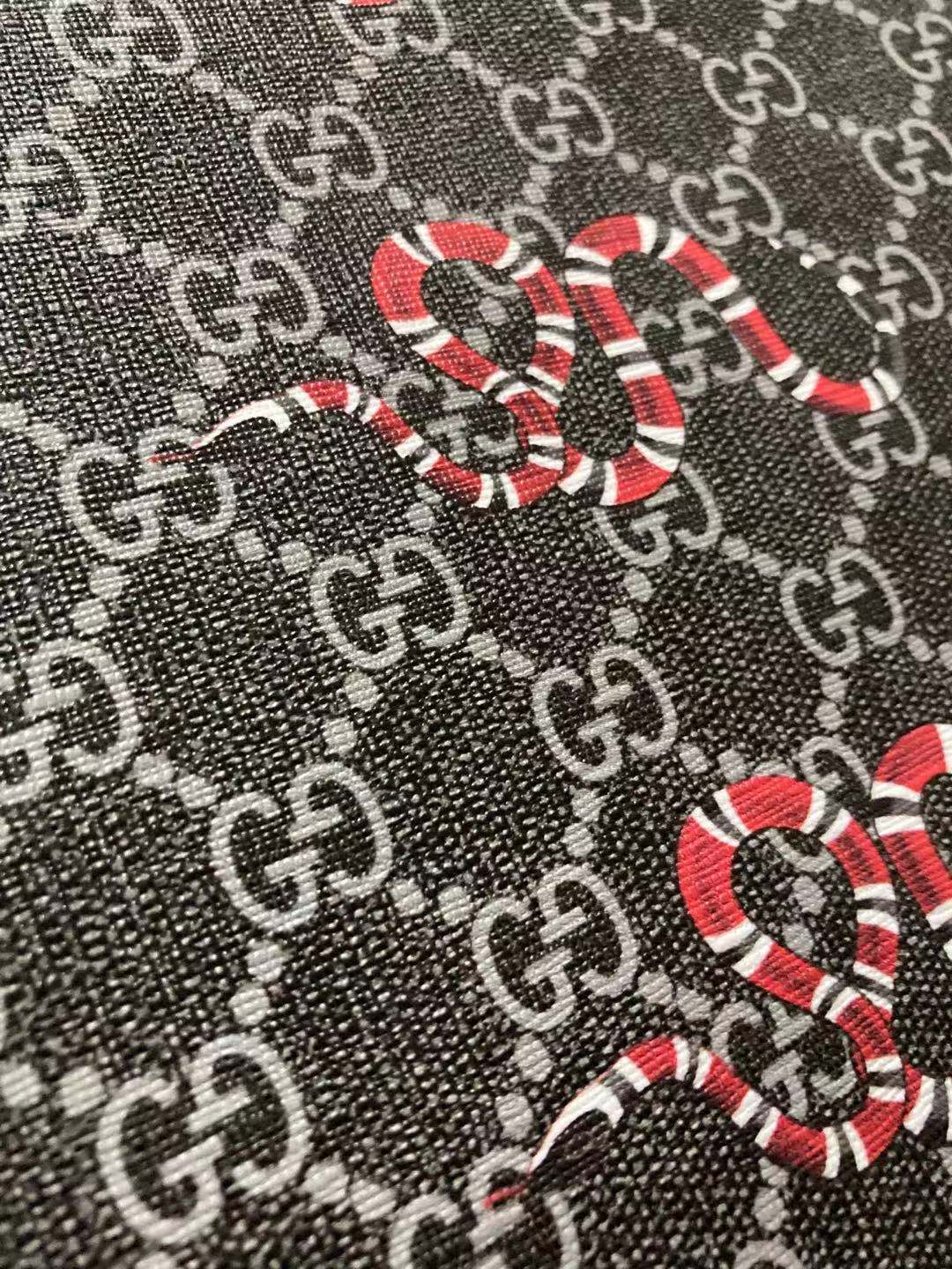 Tissu de créateur en similicuir Gucci à motif serpent noir pour chaussures personnalisées