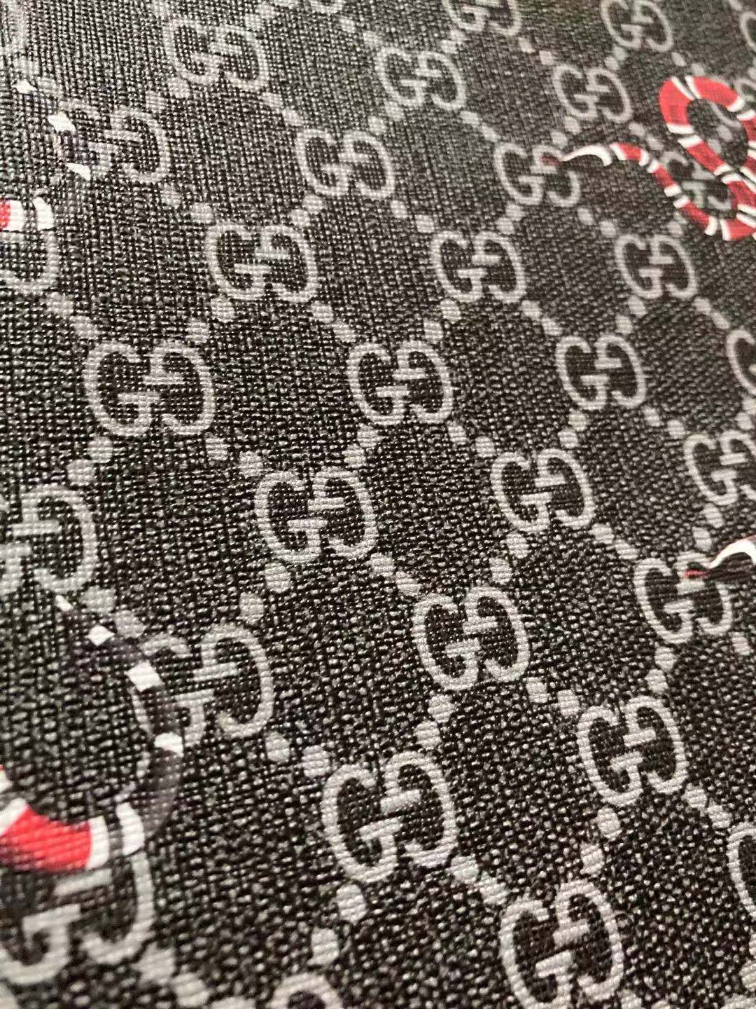 Tissu de créateur en similicuir Gucci à motif serpent noir pour chaussures personnalisées