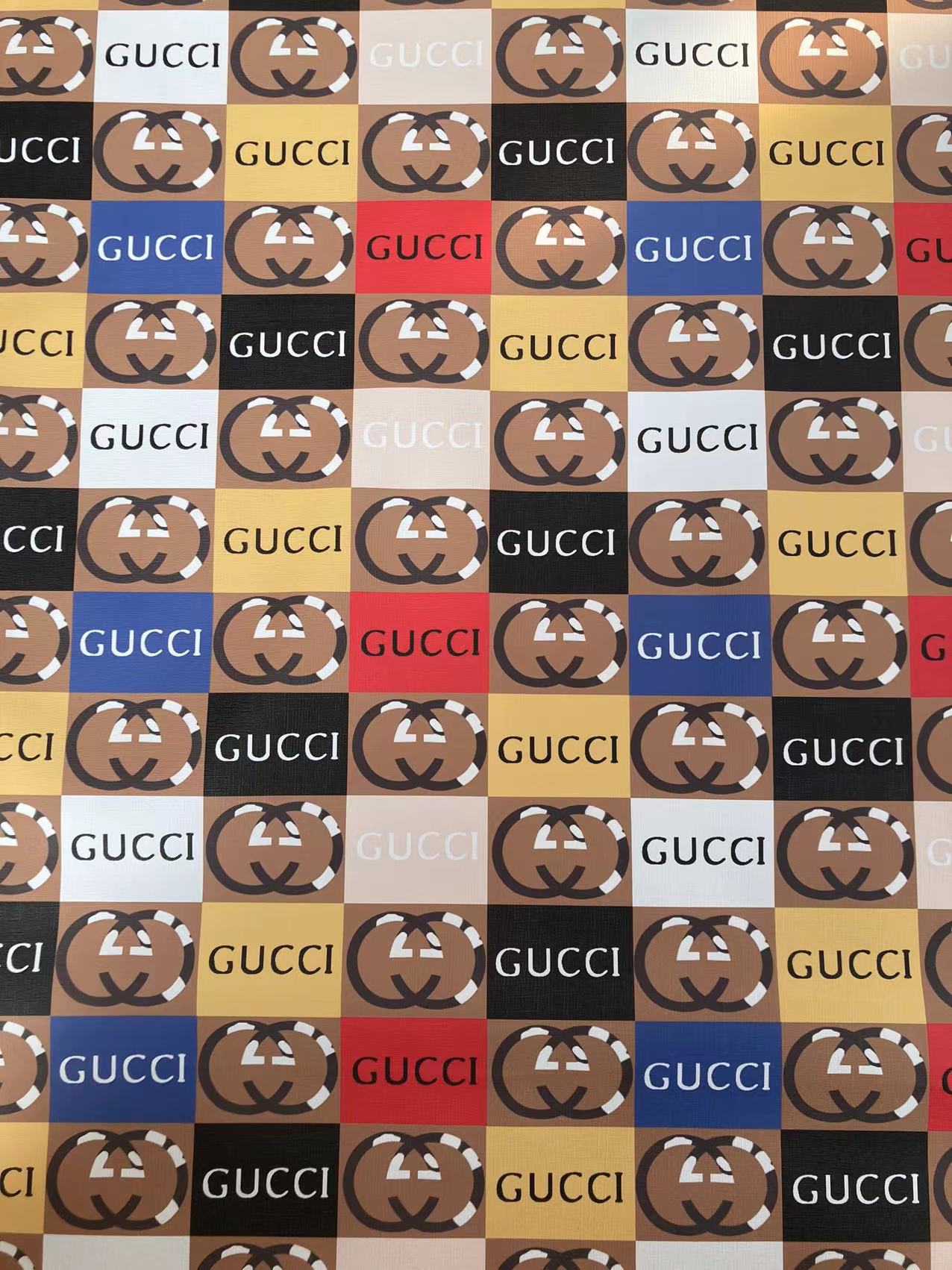 Symbole carré Gucci coloré en cuir et vinyle pour personnalisation