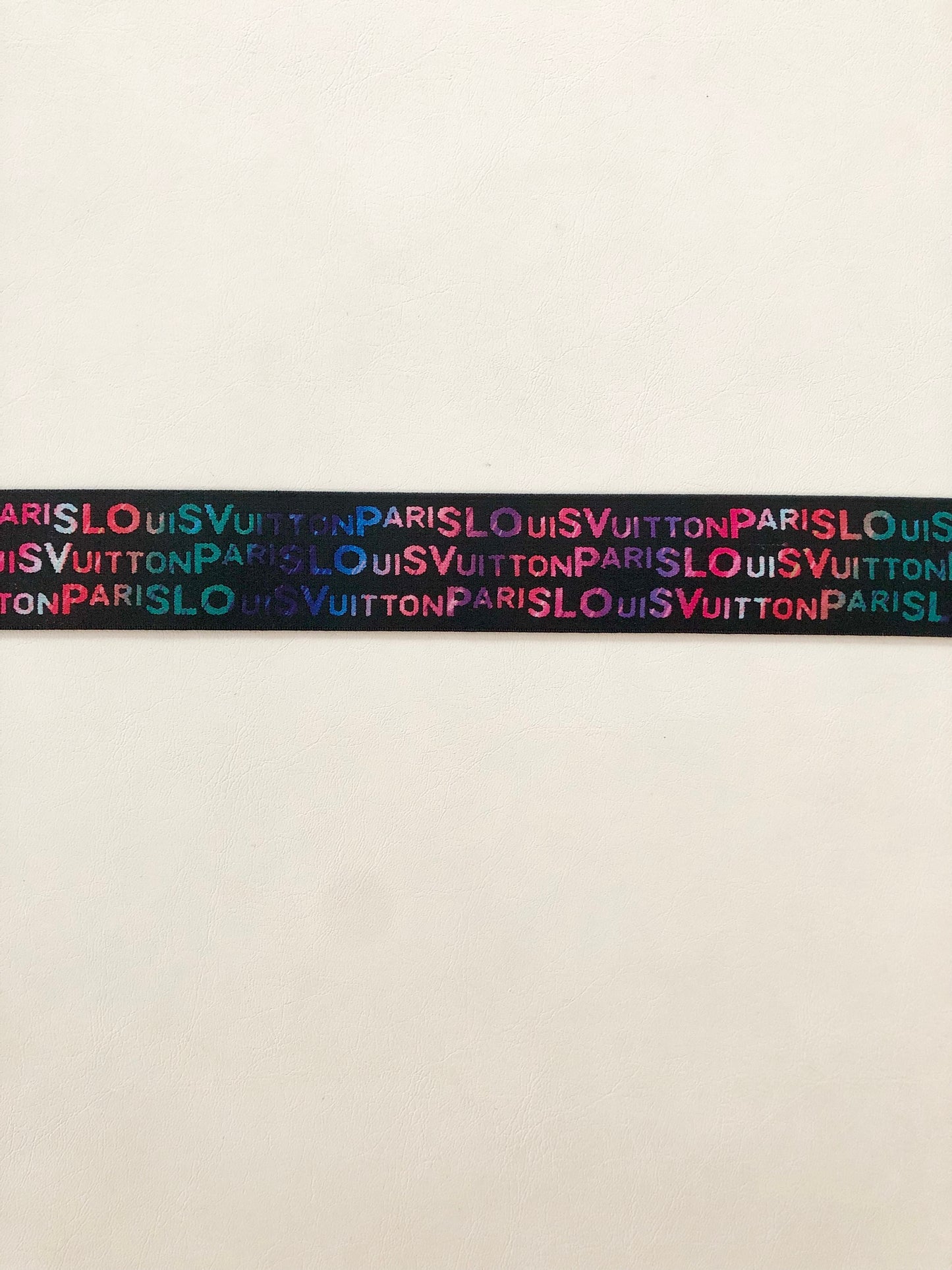 Bunte elastische Bandriemen mit LV-Buchstaben