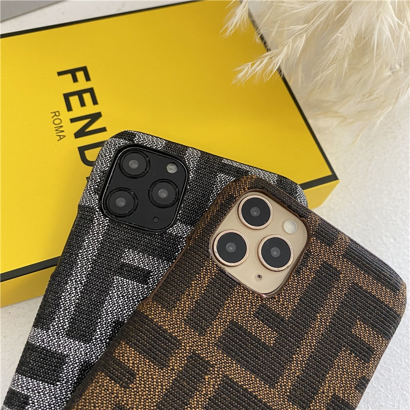 iPhone-Hülle aus Strickstoff von FENDI.