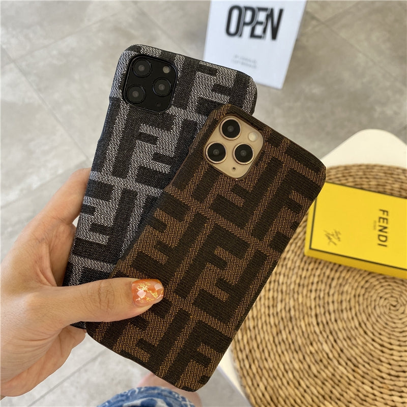 iPhone-Hülle aus Strickstoff von FENDI.